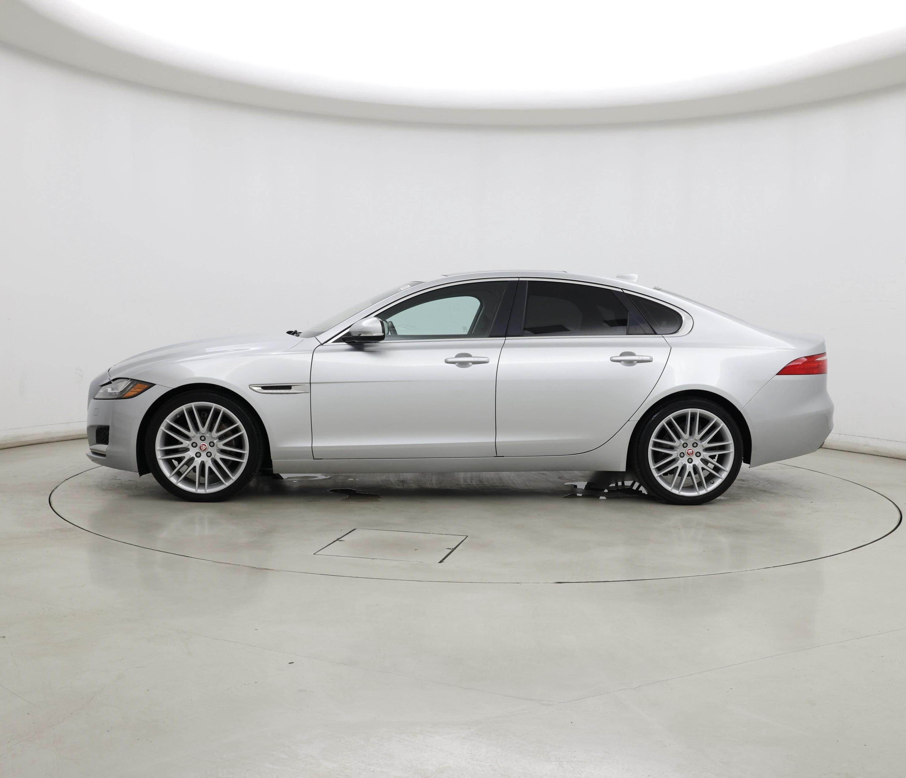 Thumbnail: 2018 Jaguar XF - 3