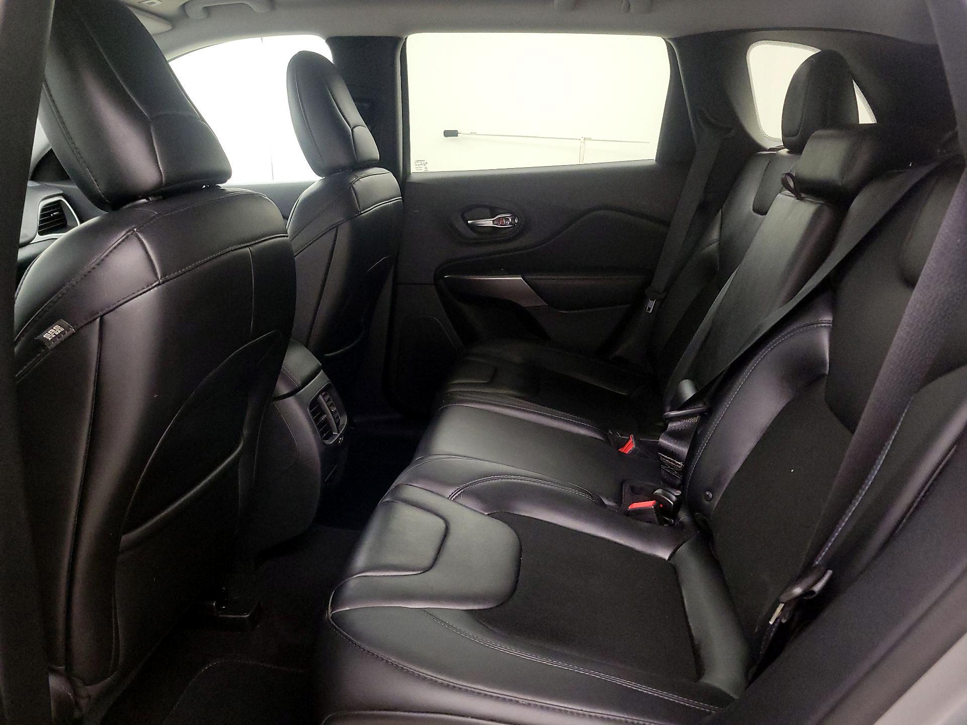 Thumbnail: 2019 Jeep Cherokee - 19