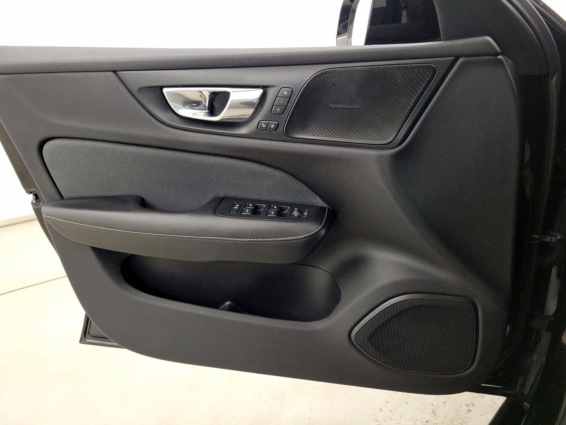 Thumbnail: 2019 Volvo S60 - 12