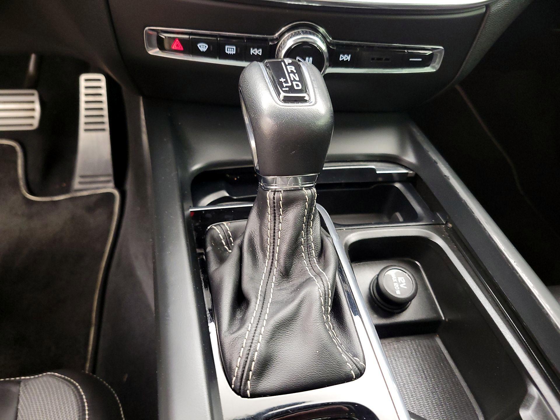 Thumbnail: 2019 Volvo S60 - 18