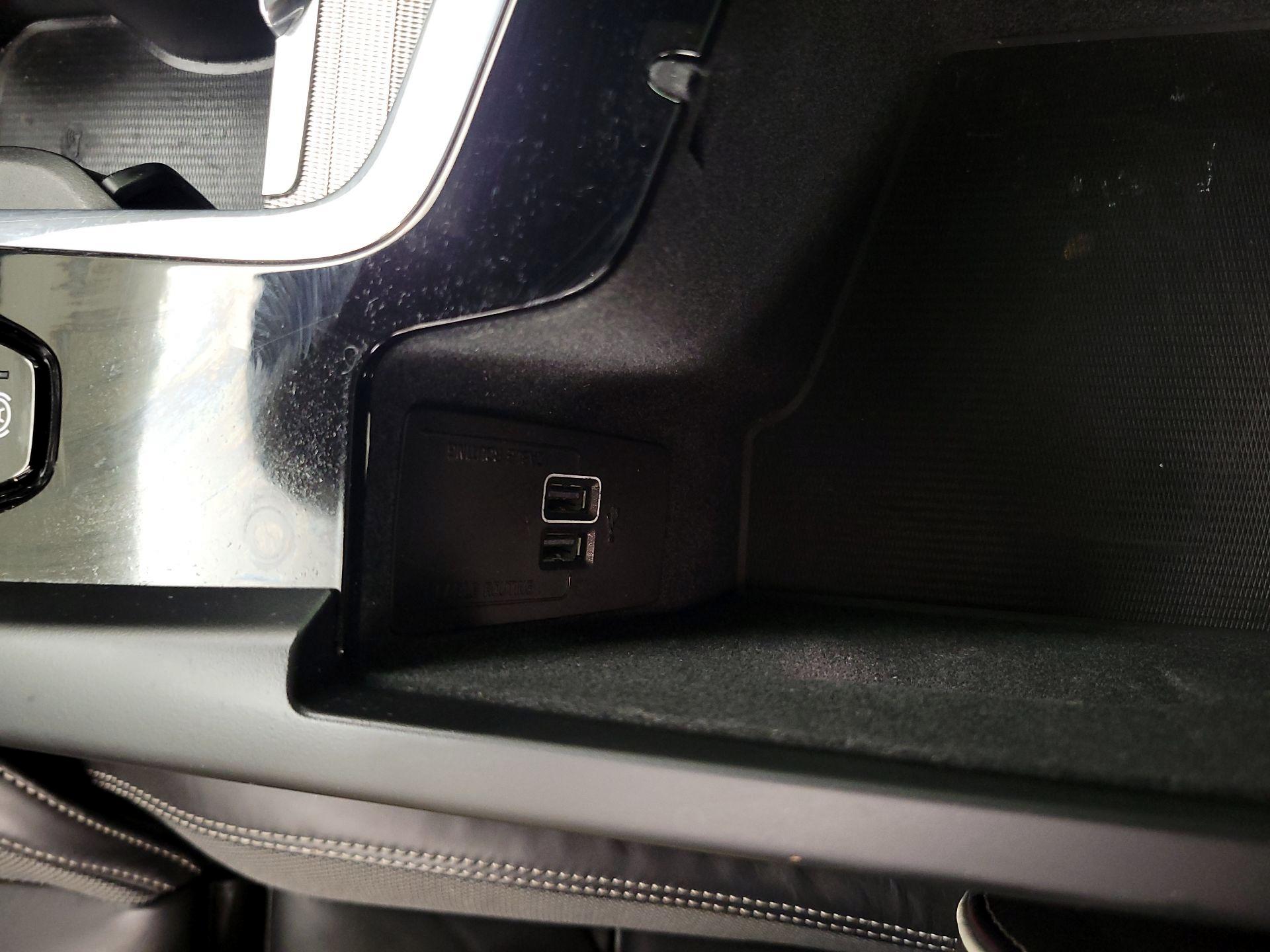 Thumbnail: 2019 Volvo S60 - 19