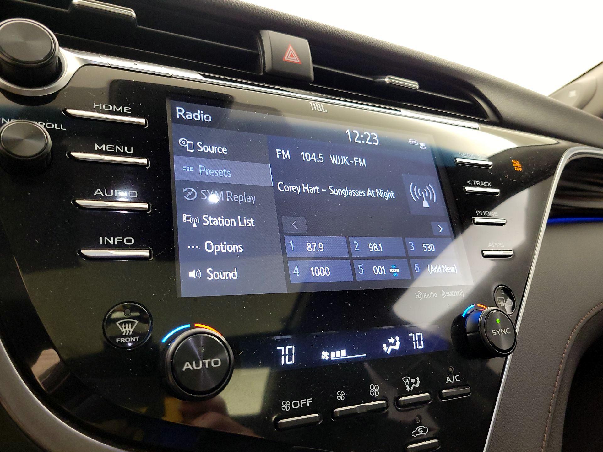 Thumbnail: 2018 Toyota Camry - 15