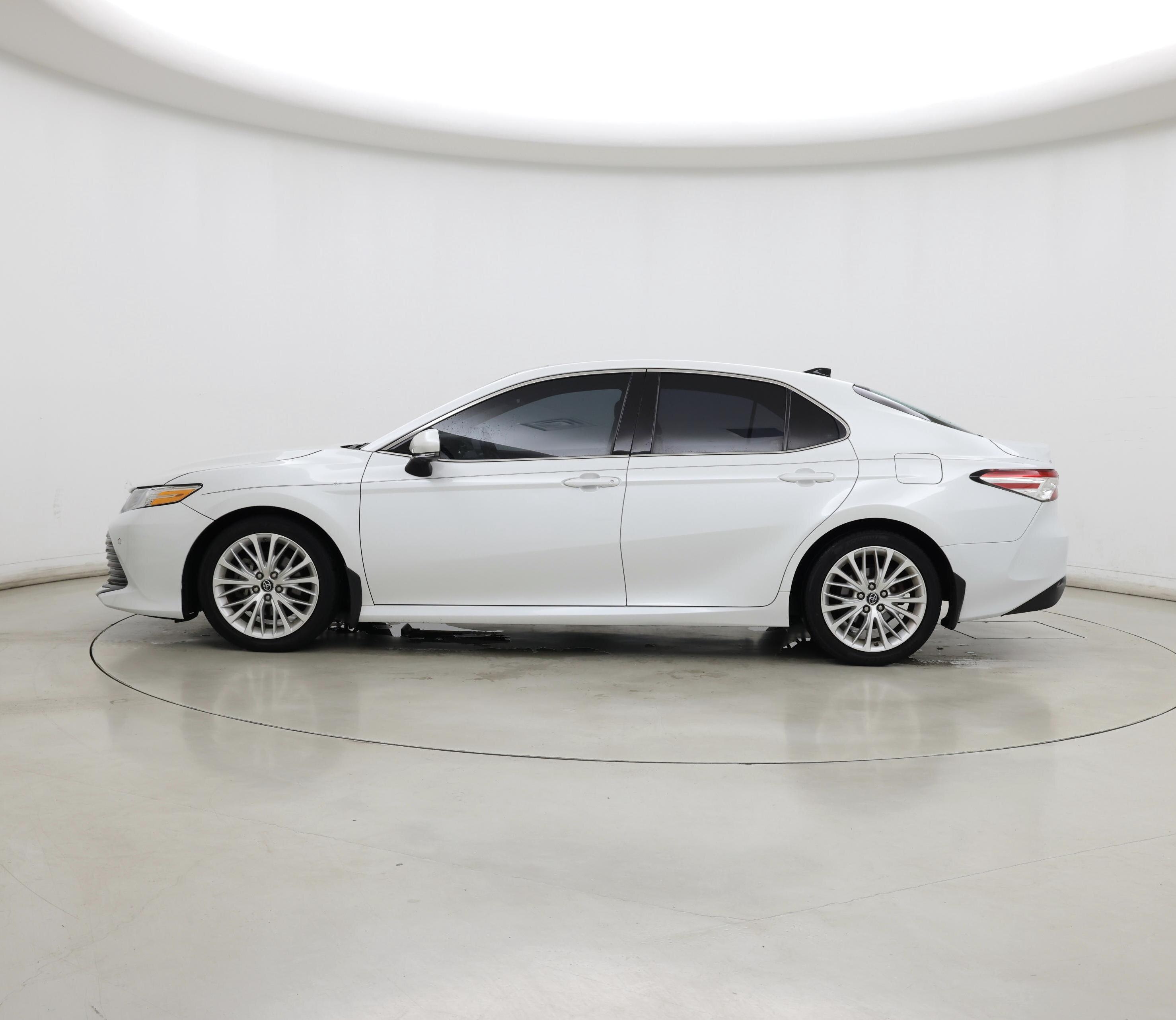 Thumbnail: 2018 Toyota Camry - 3