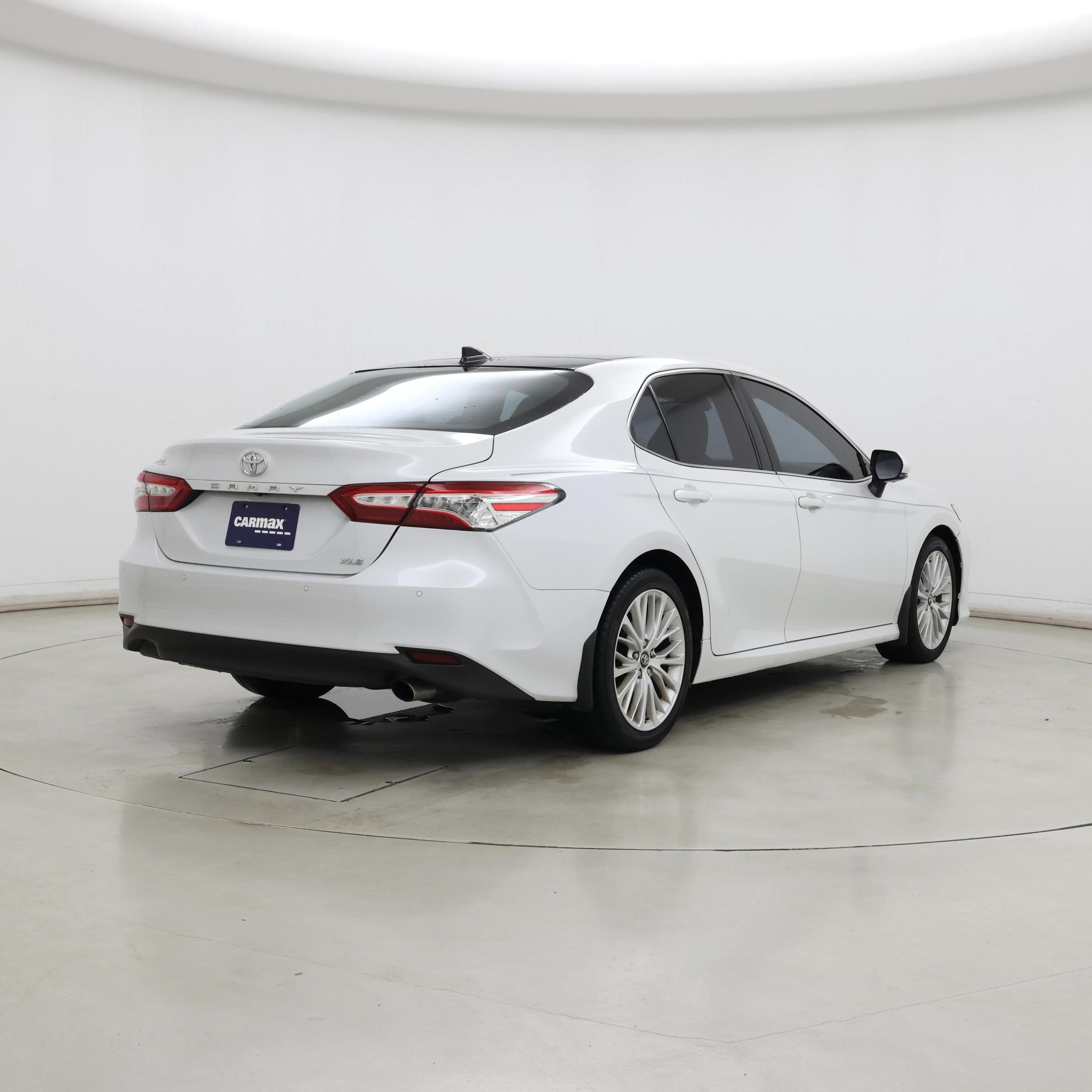 Thumbnail: 2018 Toyota Camry - 8