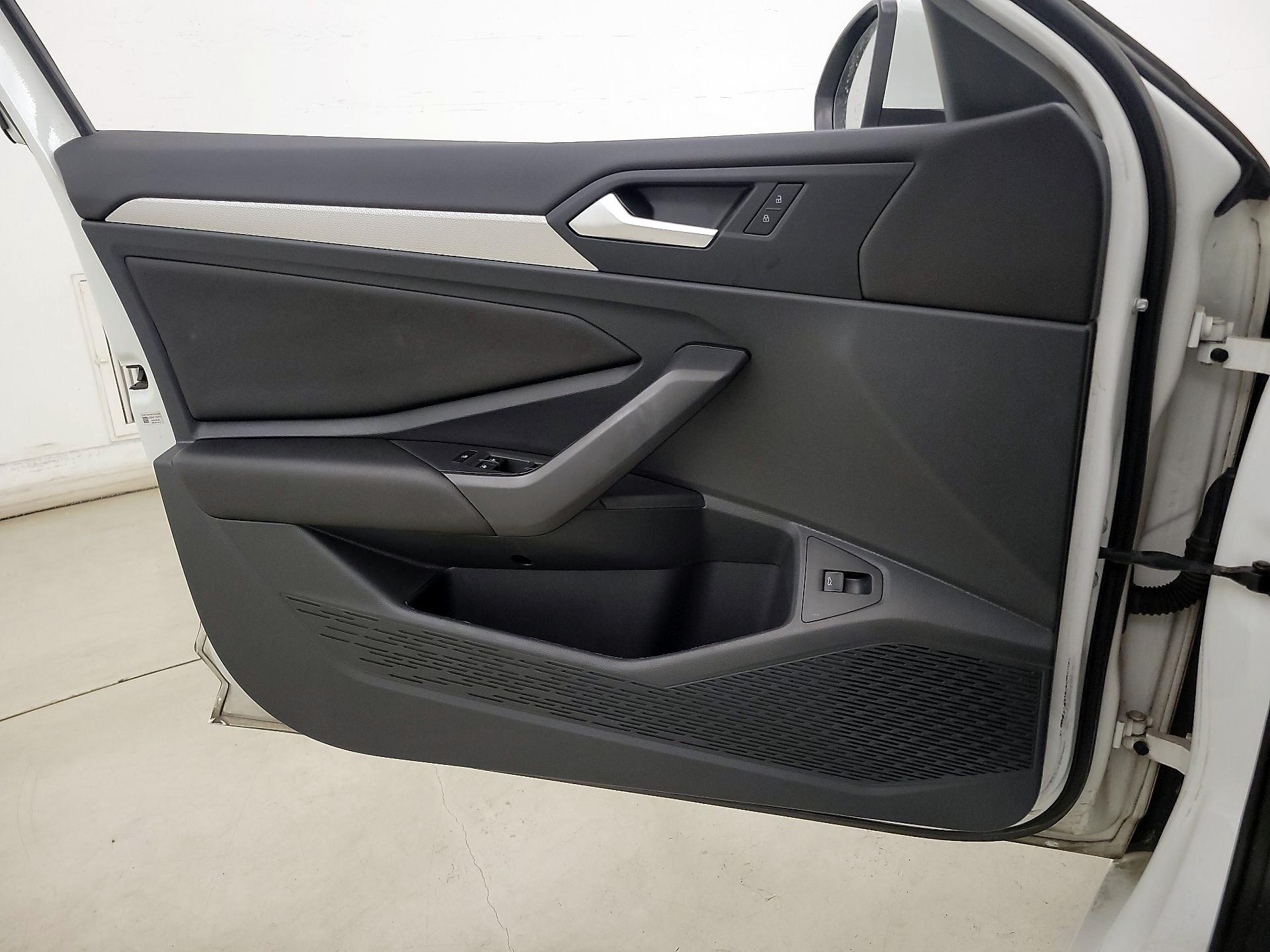 Thumbnail: 2019 Volkswagen Jetta - 12