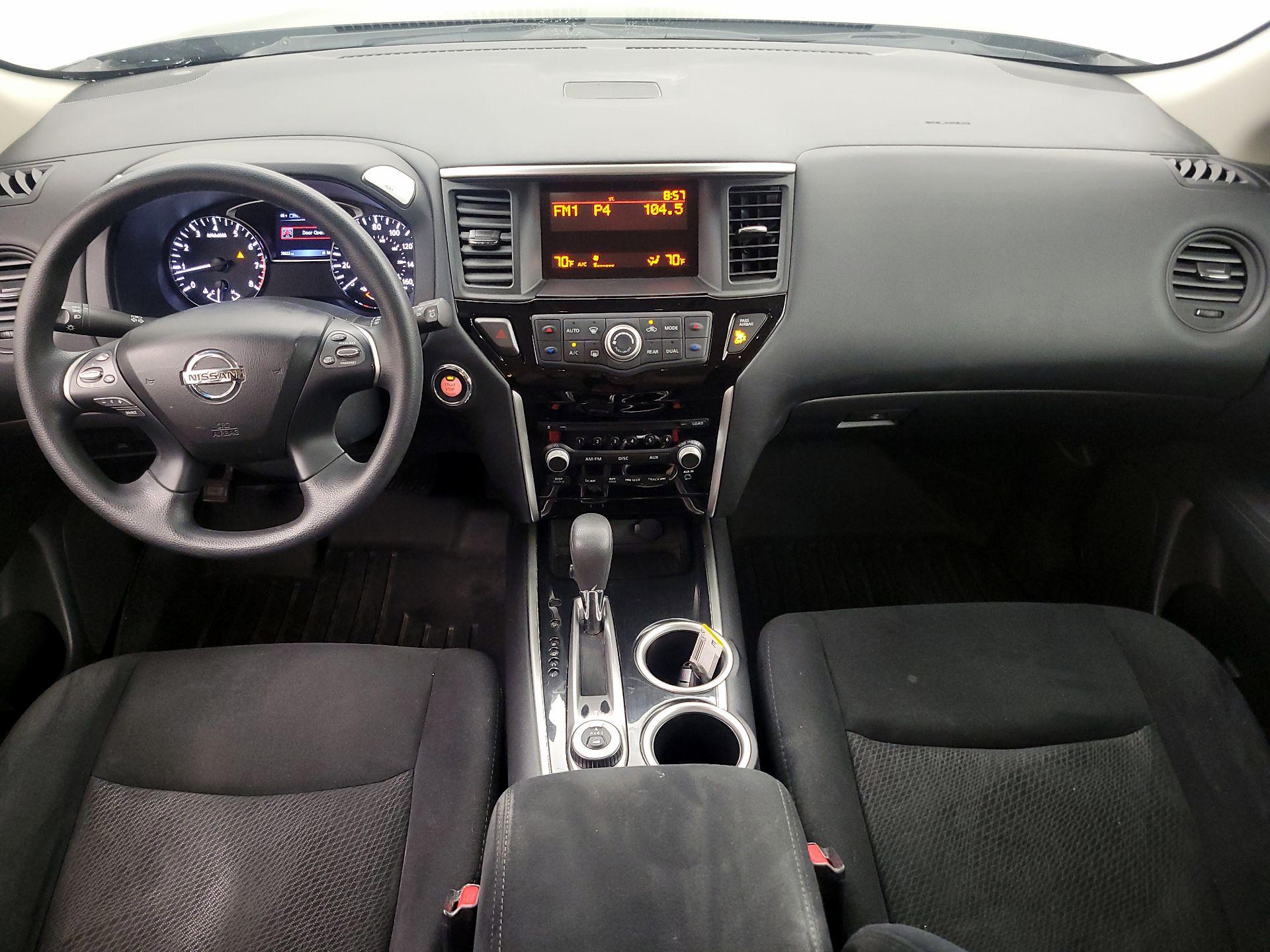 Thumbnail: 2016 Nissan Pathfinder - 9