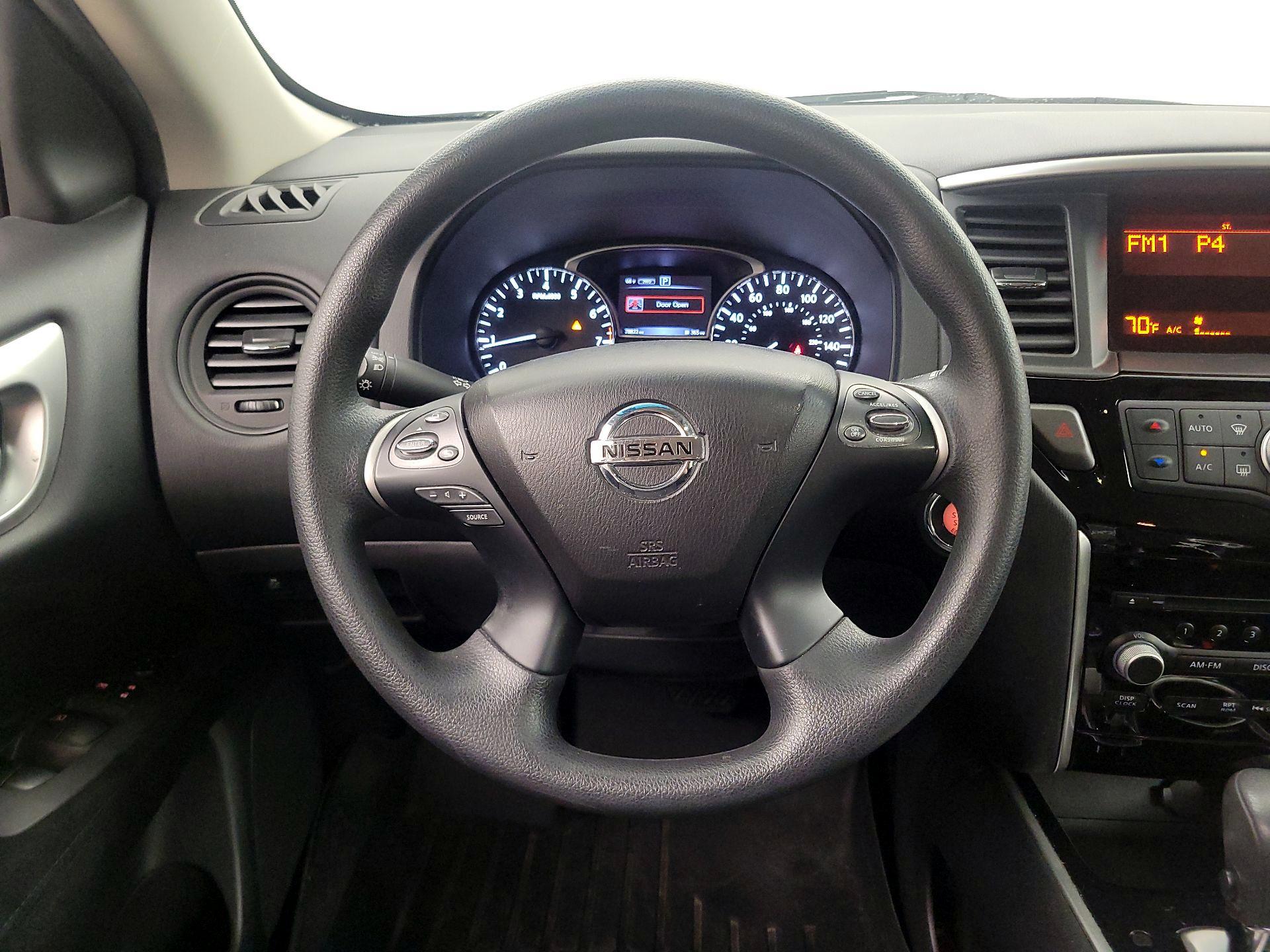 Thumbnail: 2016 Nissan Pathfinder - 10