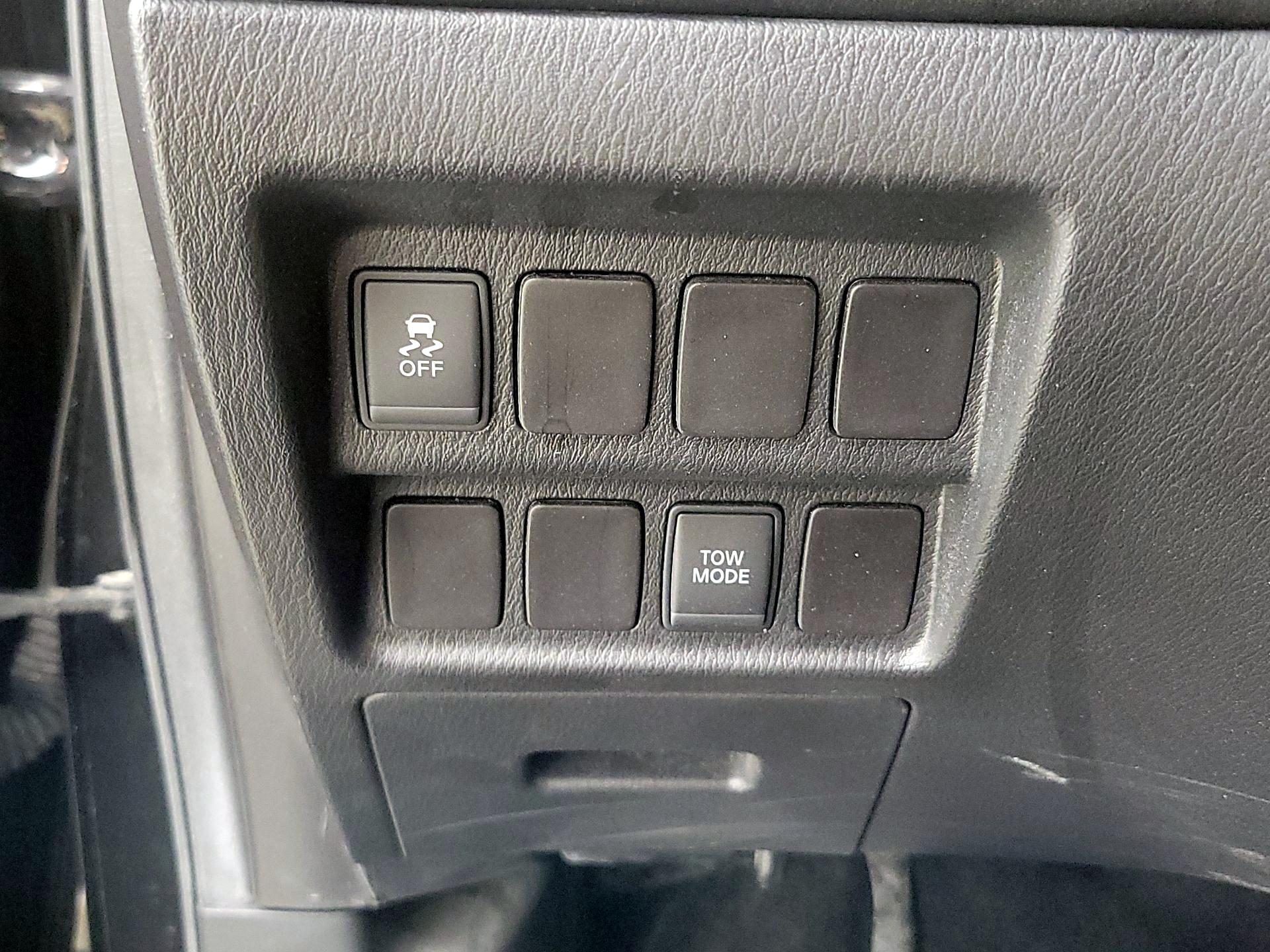 Thumbnail: 2016 Nissan Pathfinder - 13