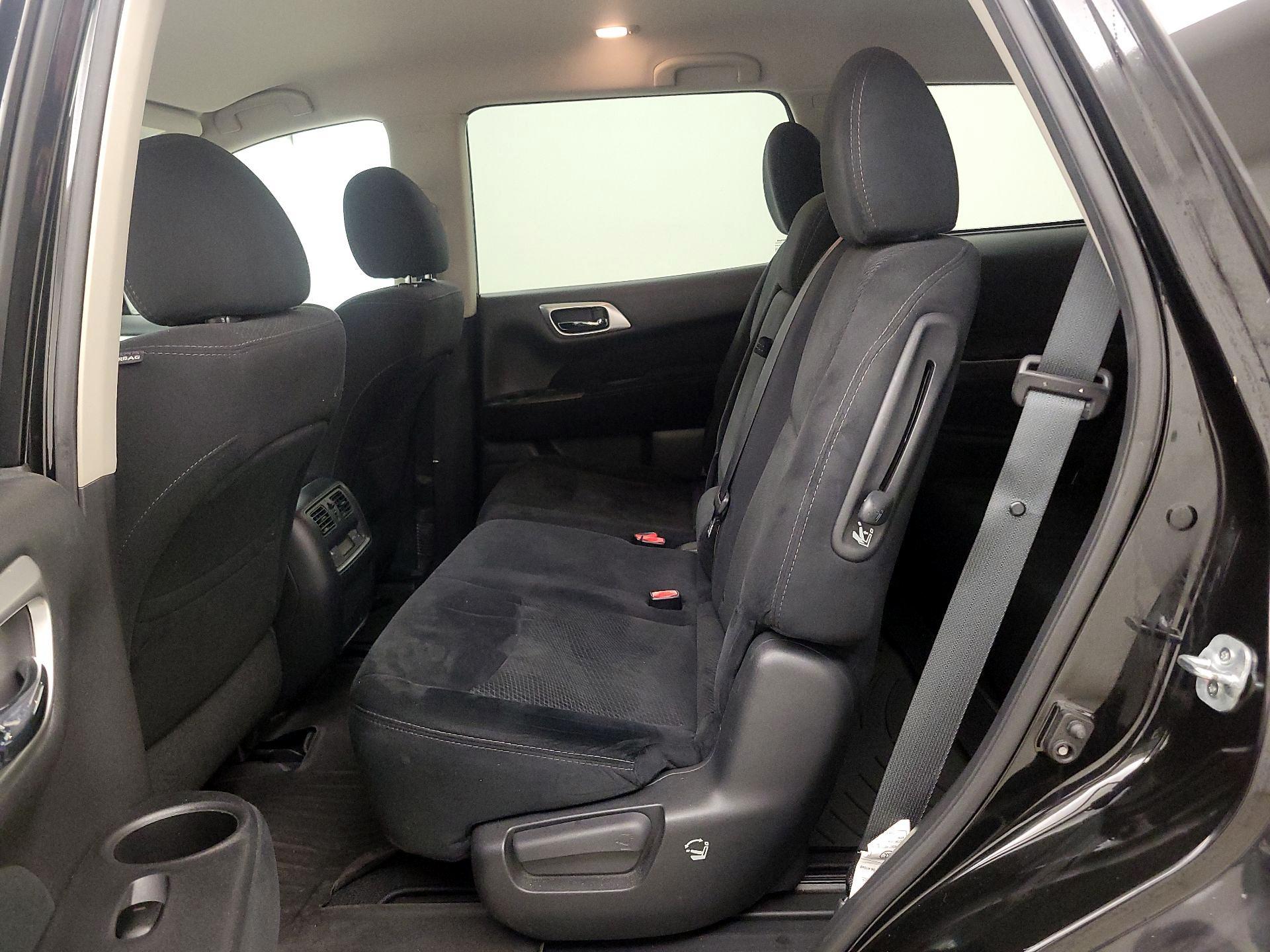 Thumbnail: 2016 Nissan Pathfinder - 18