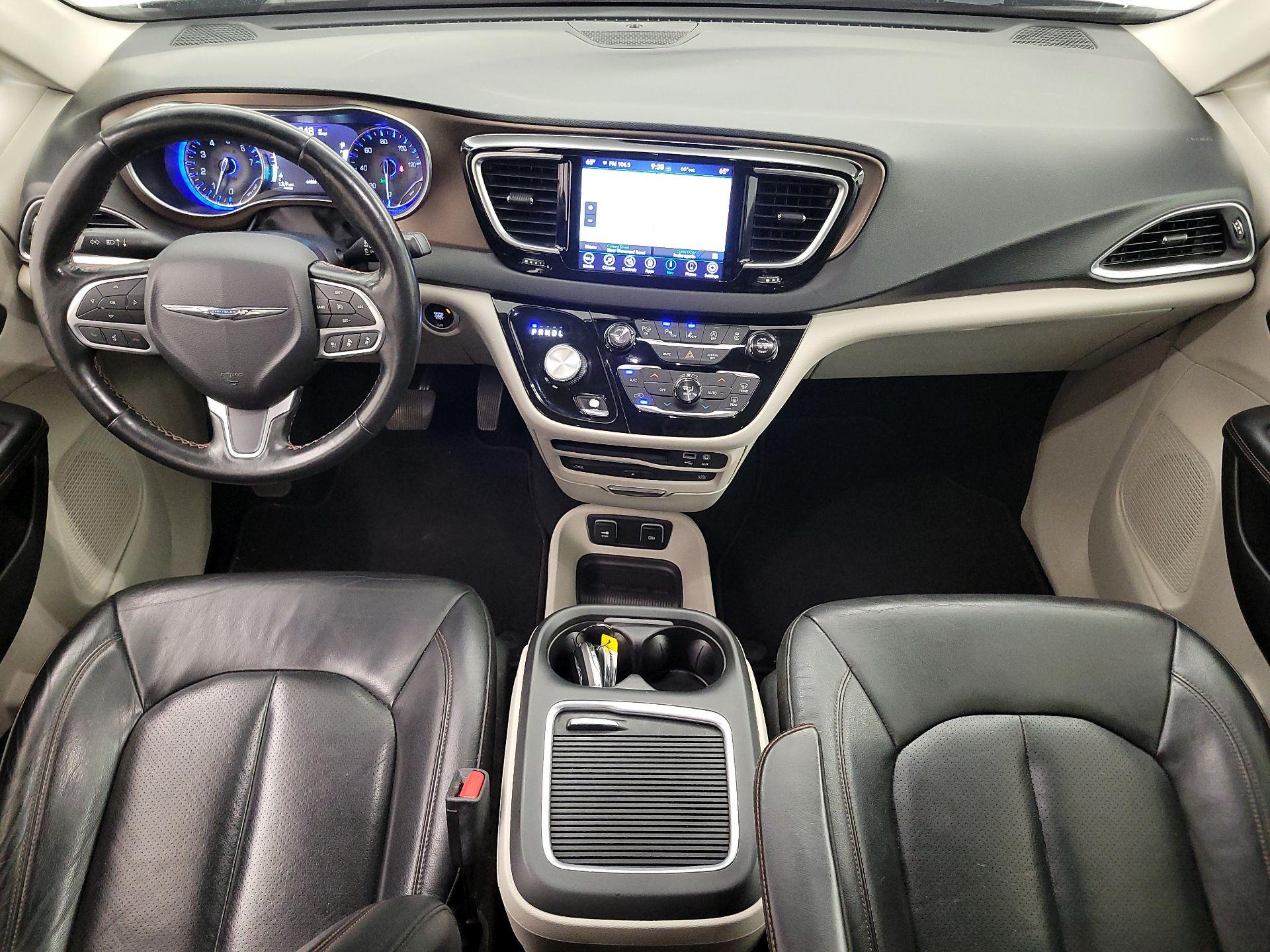 Thumbnail: 2019 Chrysler Pacifica - 9