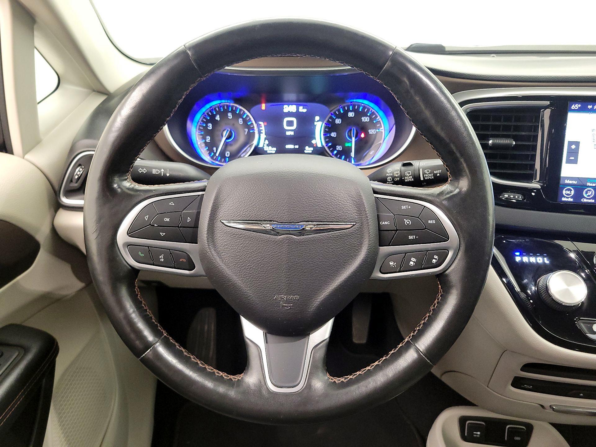 Thumbnail: 2019 Chrysler Pacifica - 10