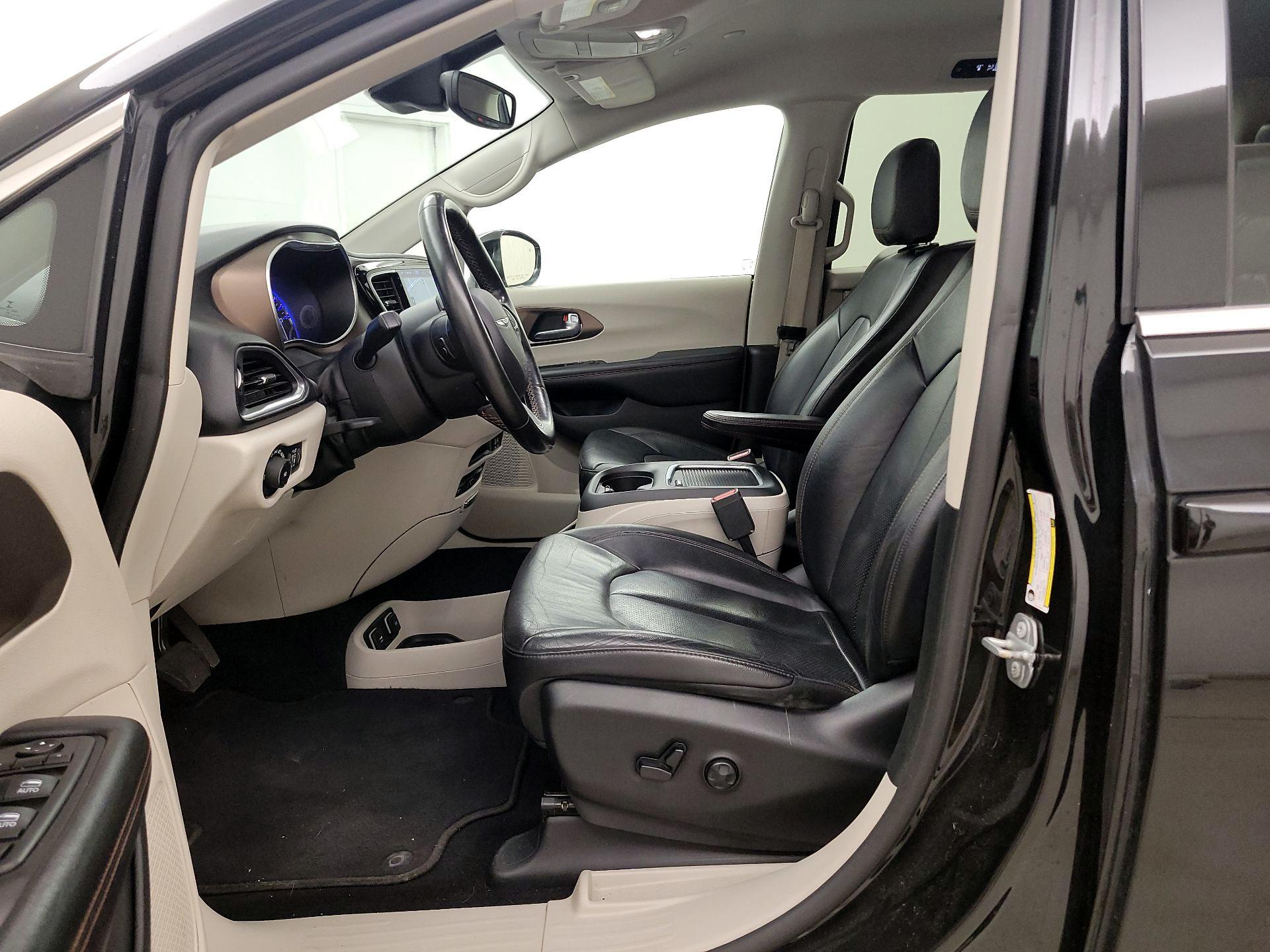 Thumbnail: 2019 Chrysler Pacifica - 11