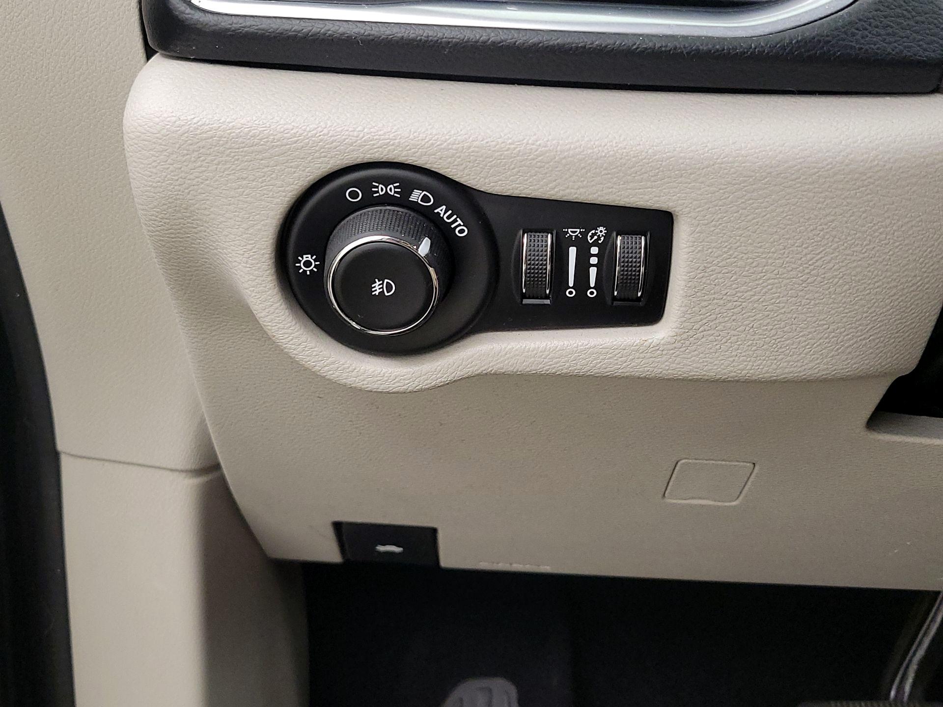 Thumbnail: 2019 Chrysler Pacifica - 13