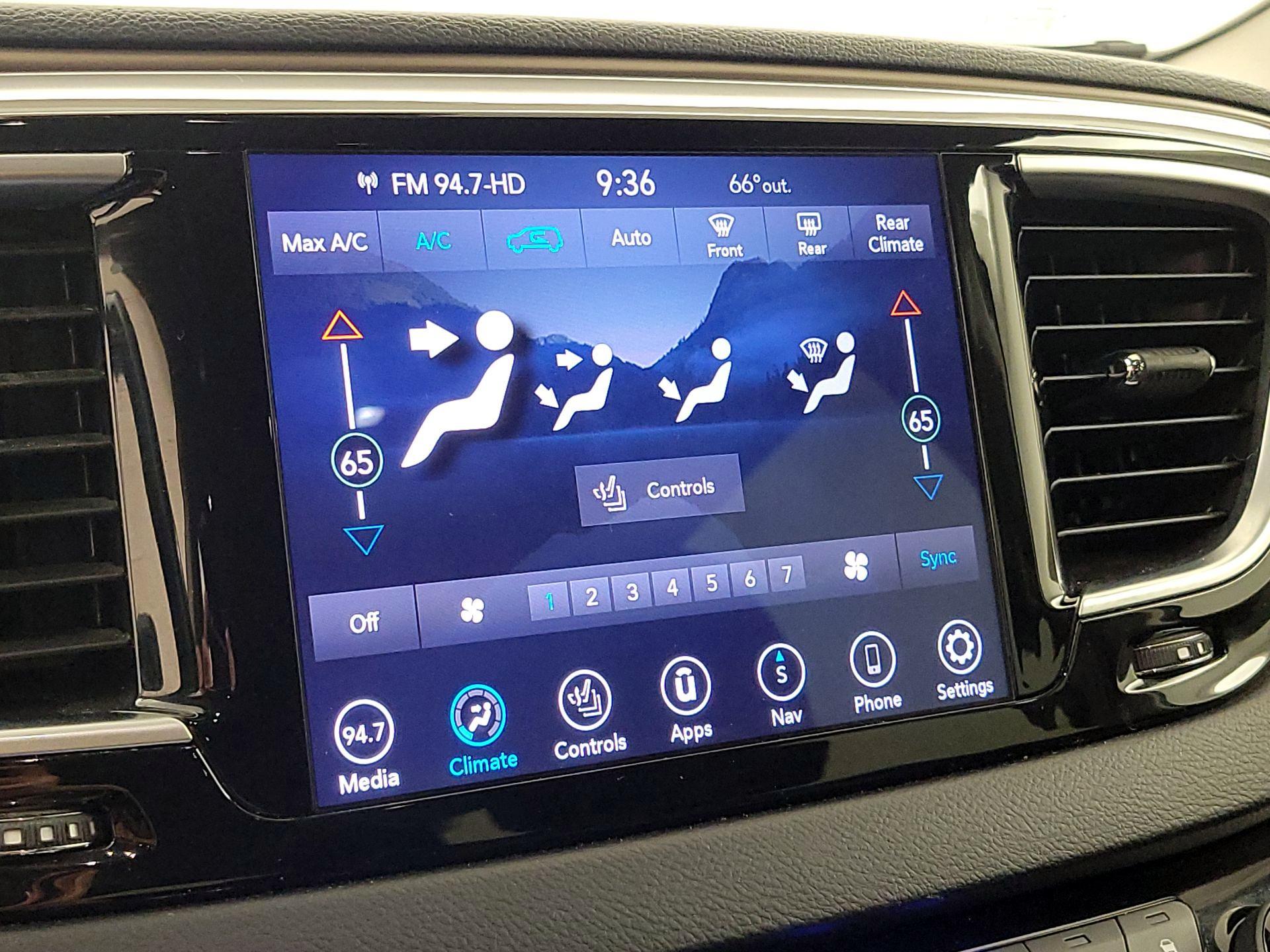 Thumbnail: 2019 Chrysler Pacifica - 17