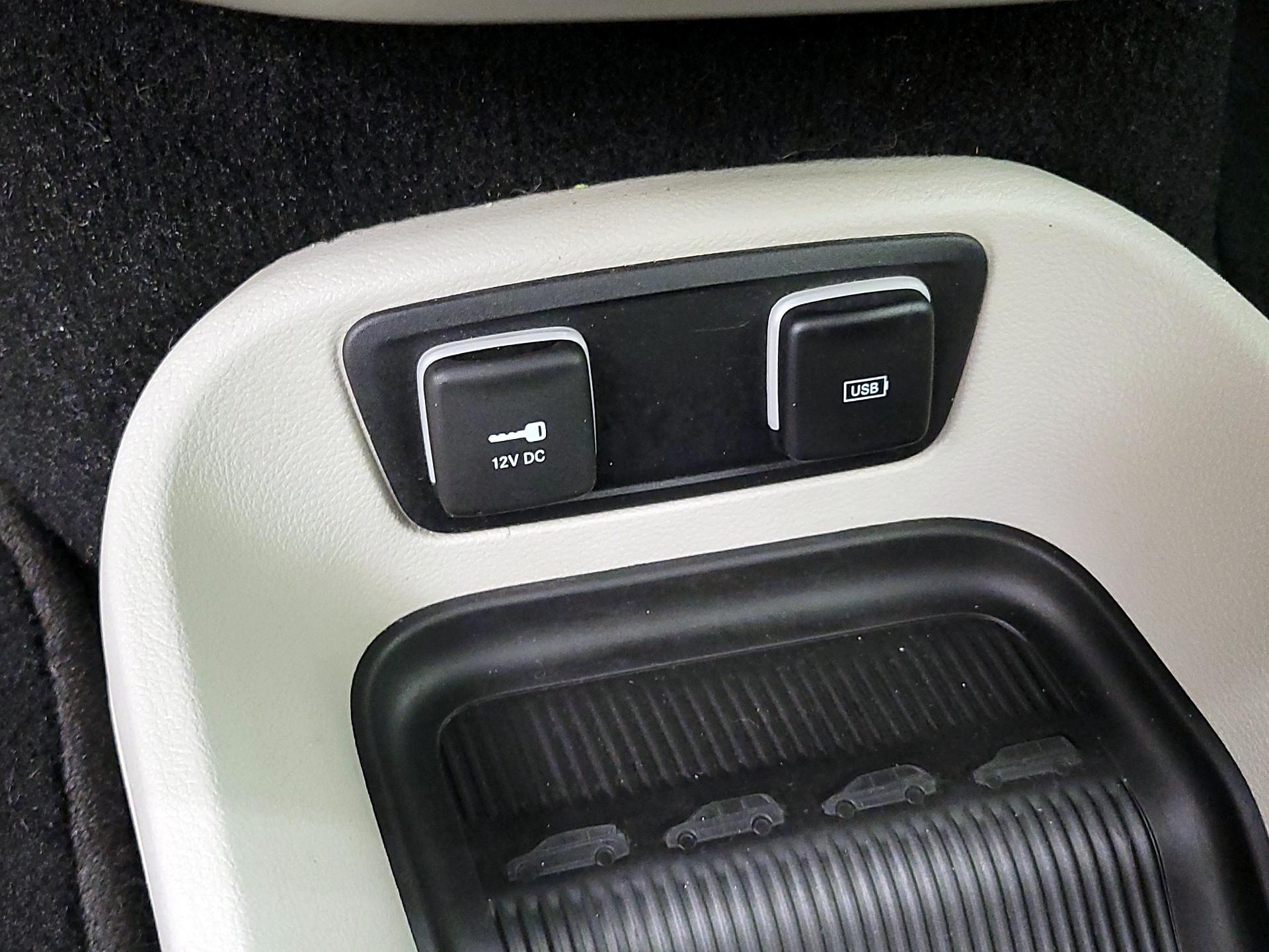 Thumbnail: 2019 Chrysler Pacifica - 19