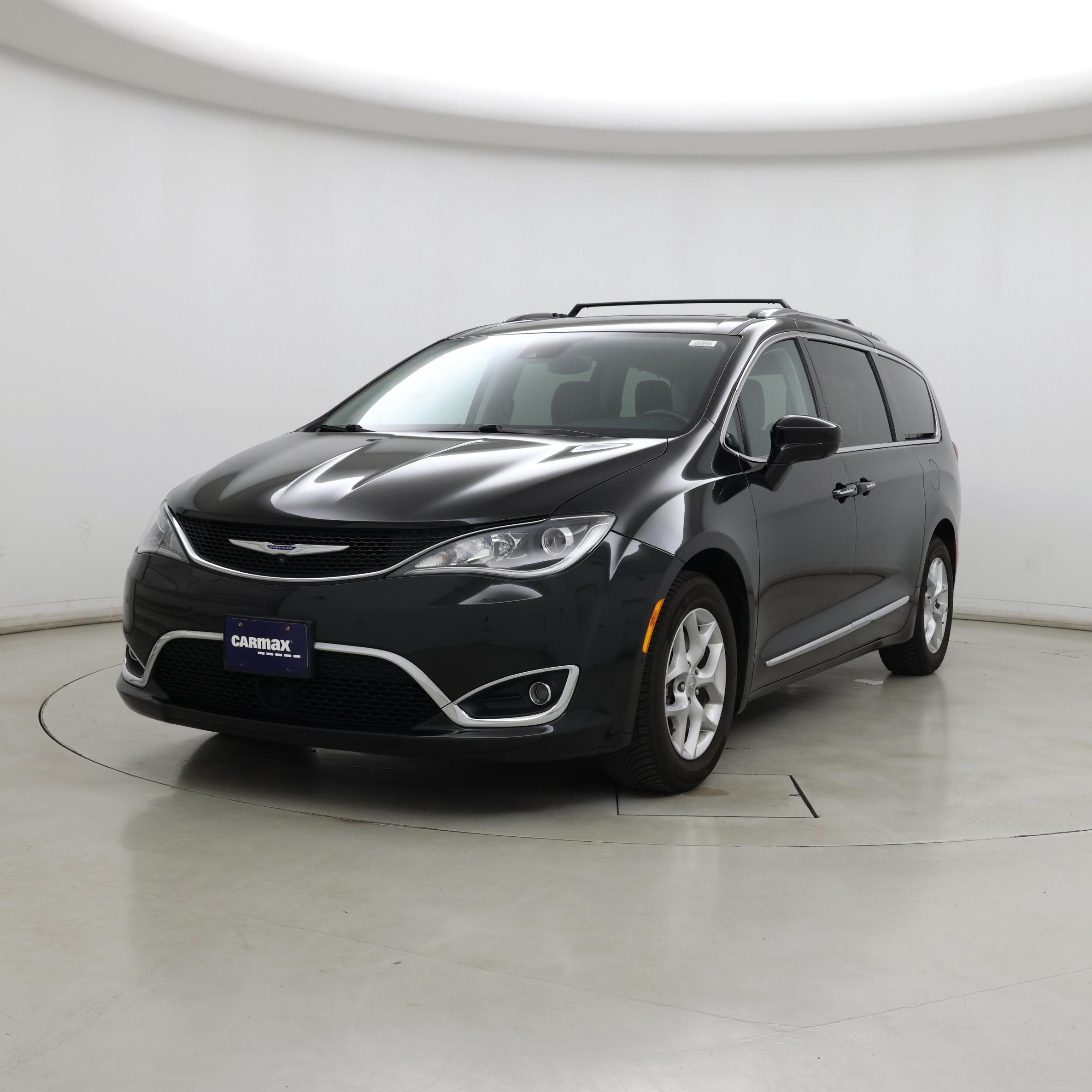Thumbnail: 2019 Chrysler Pacifica - 4