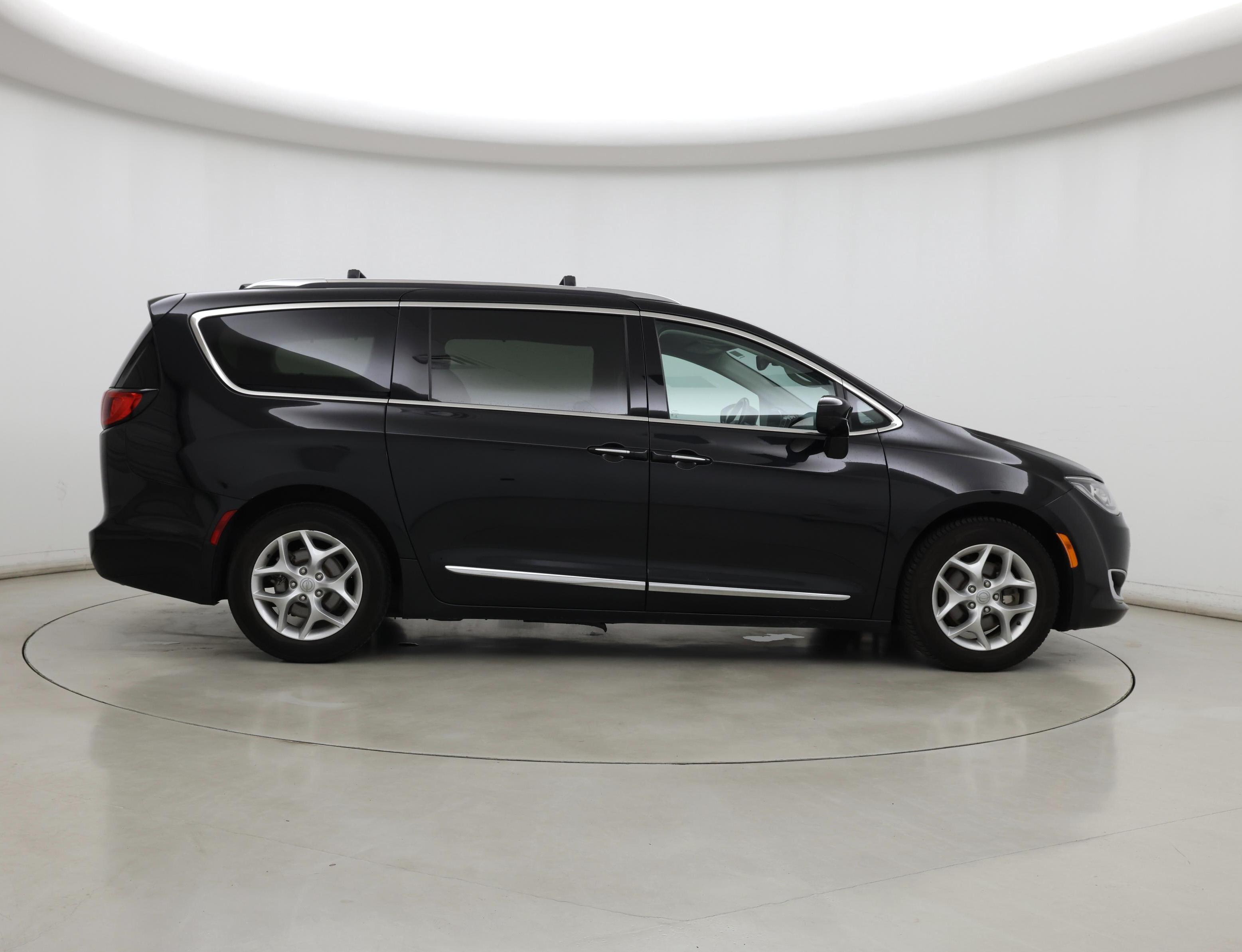 Thumbnail: 2019 Chrysler Pacifica - 7