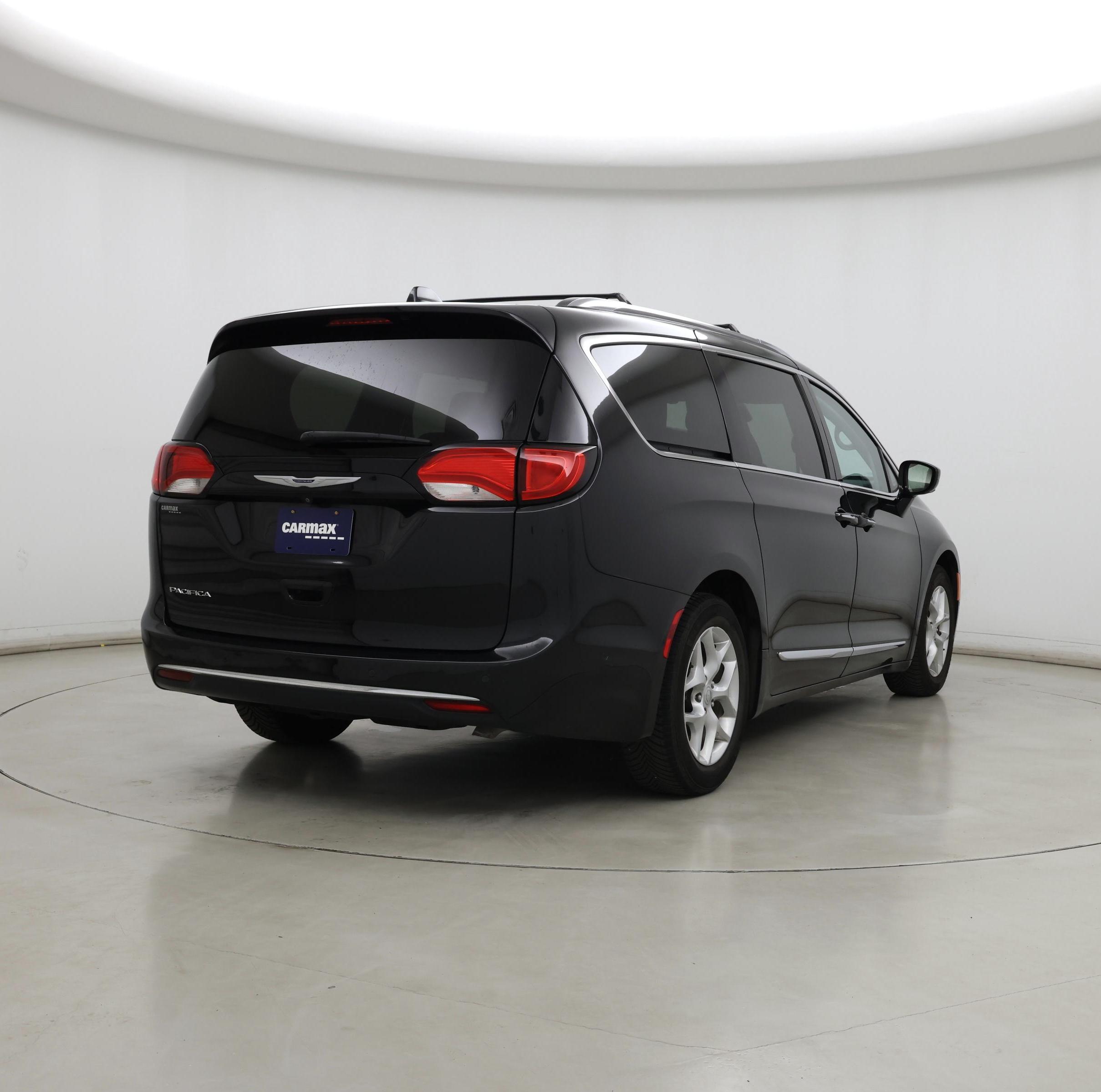 Thumbnail: 2019 Chrysler Pacifica - 8