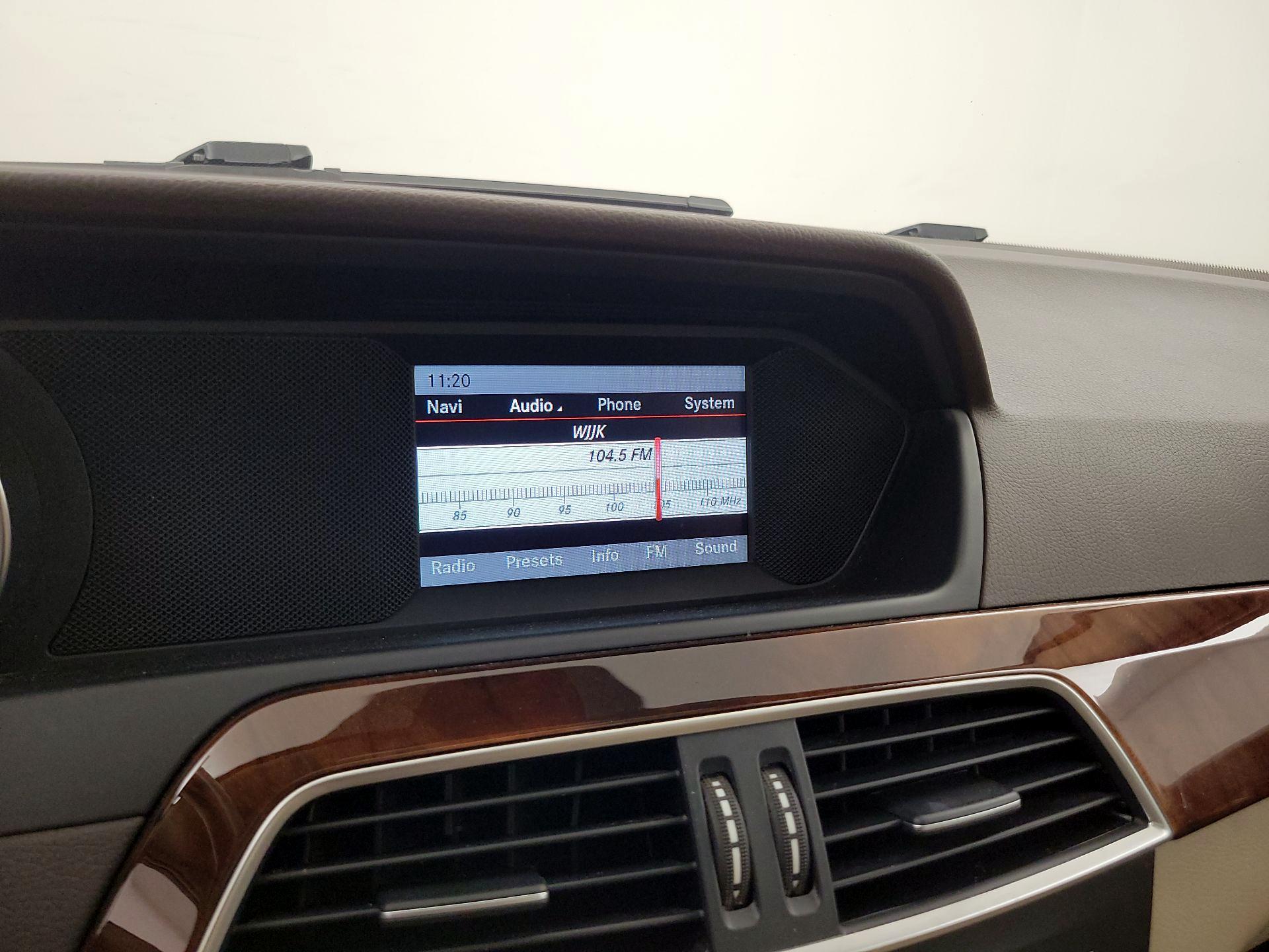 Thumbnail: 2014 Mercedes-Benz C-Class - 15
