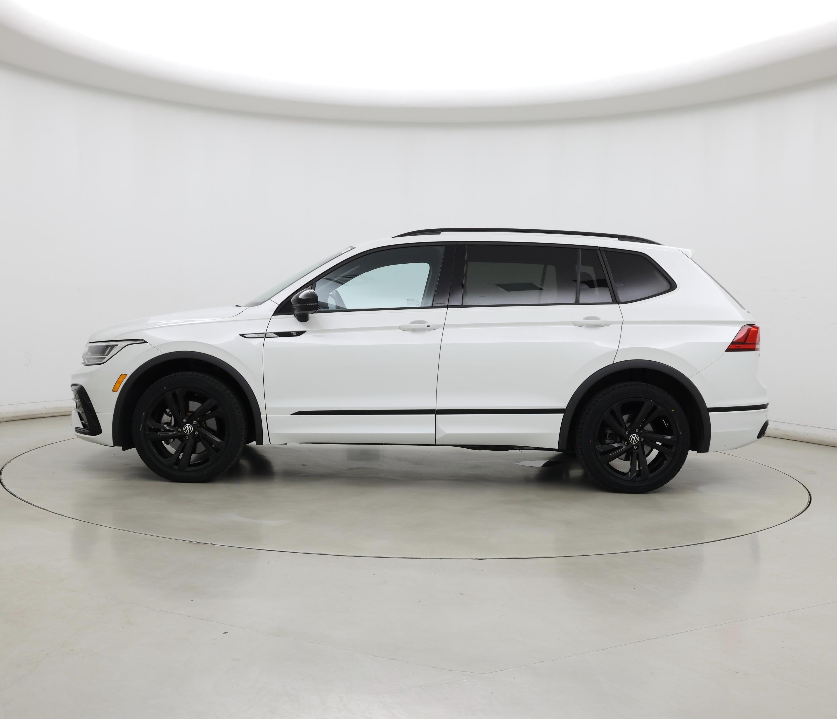 Thumbnail: 2023 Volkswagen Tiguan - 3