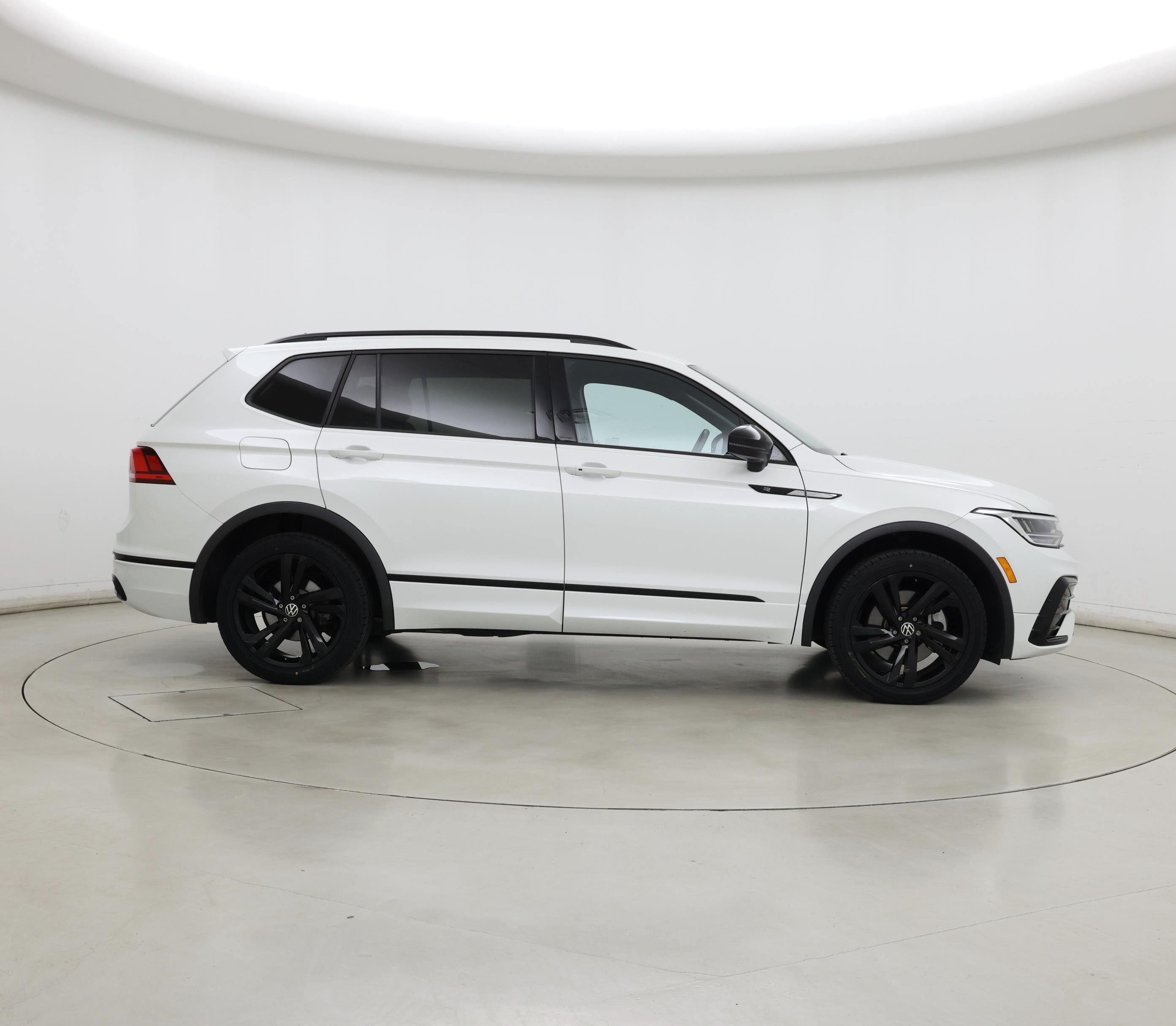 Thumbnail: 2023 Volkswagen Tiguan - 7