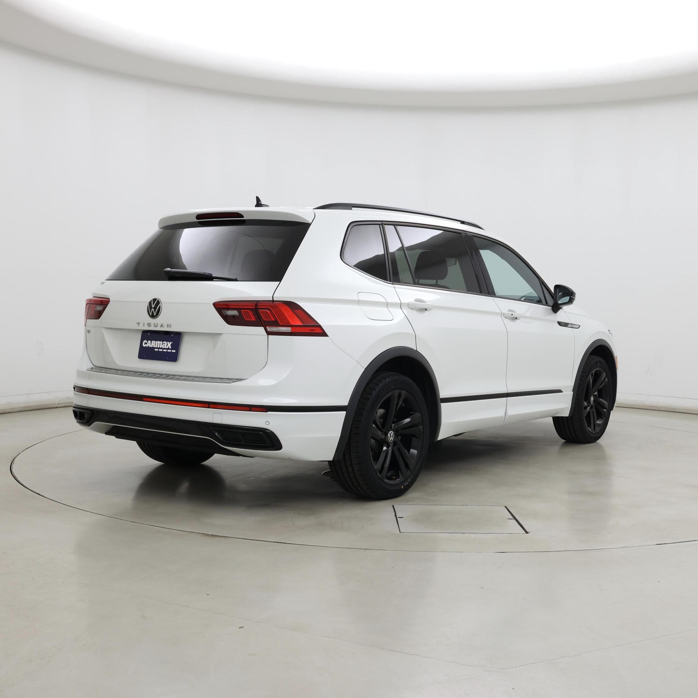 Thumbnail: 2023 Volkswagen Tiguan - 8