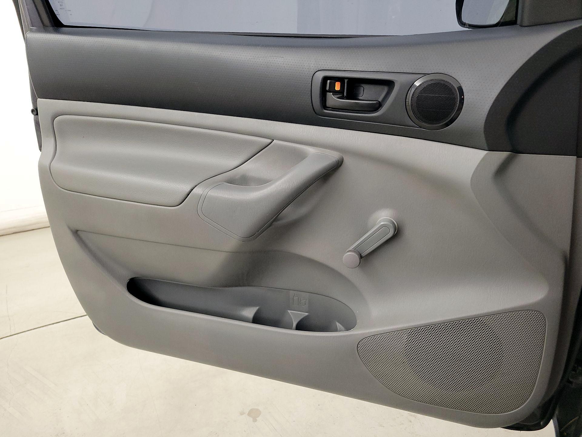 Thumbnail: 2013 Toyota Tacoma - 12