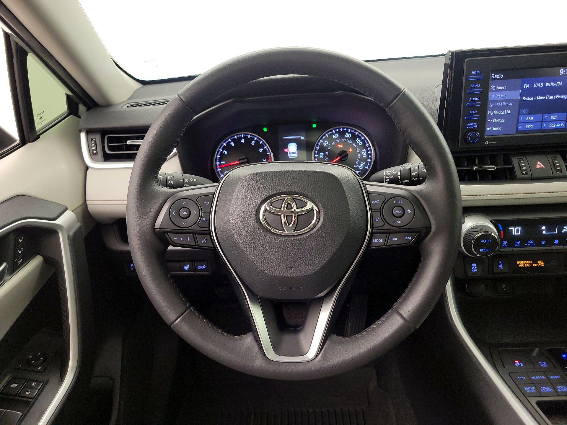Thumbnail: 2021 Toyota RAV4 - 10