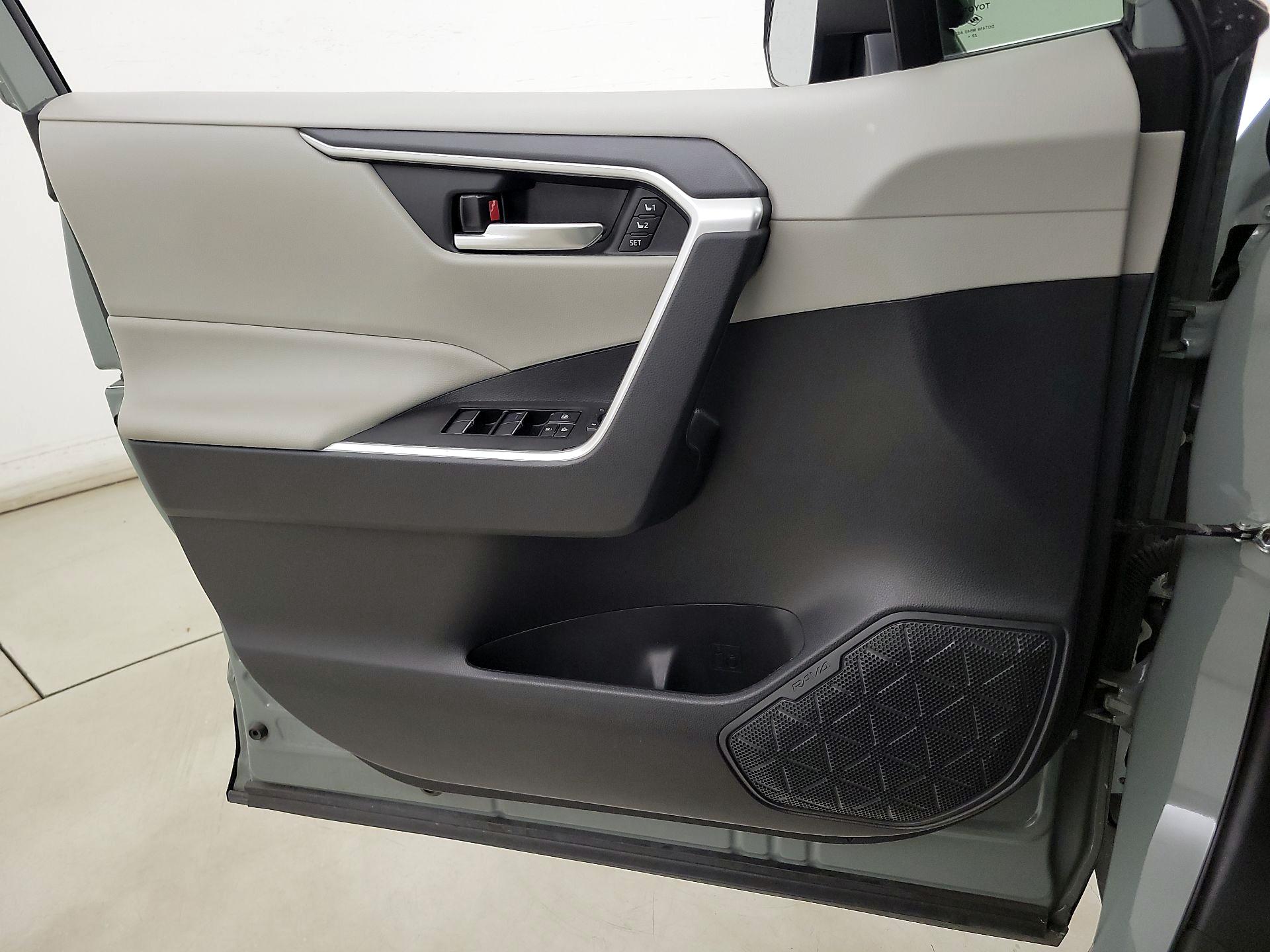 Thumbnail: 2021 Toyota RAV4 - 12