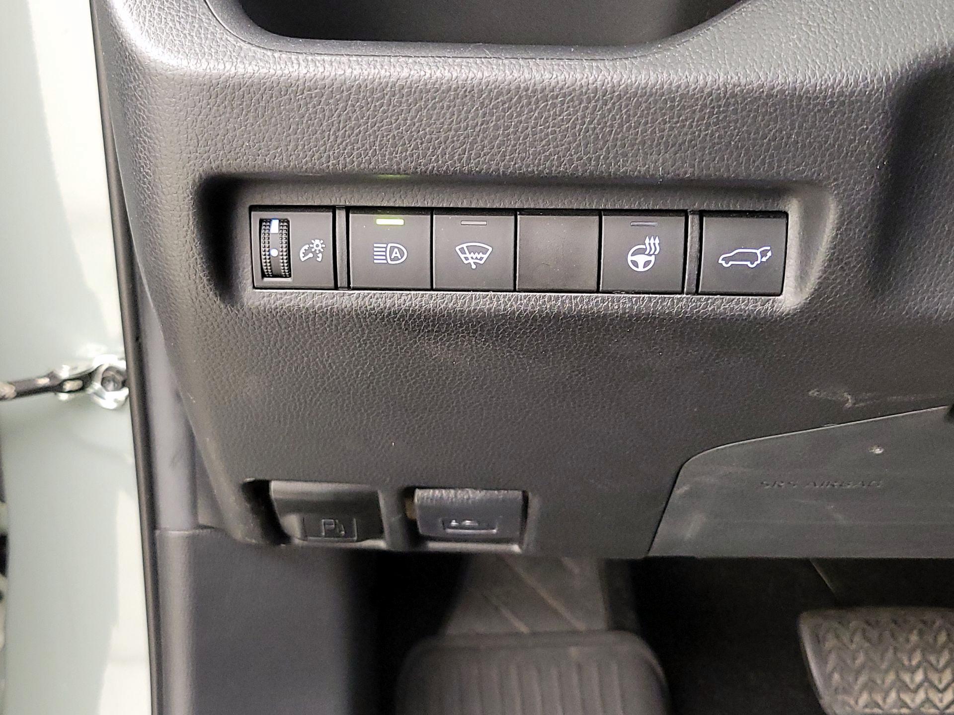 Thumbnail: 2021 Toyota RAV4 - 13