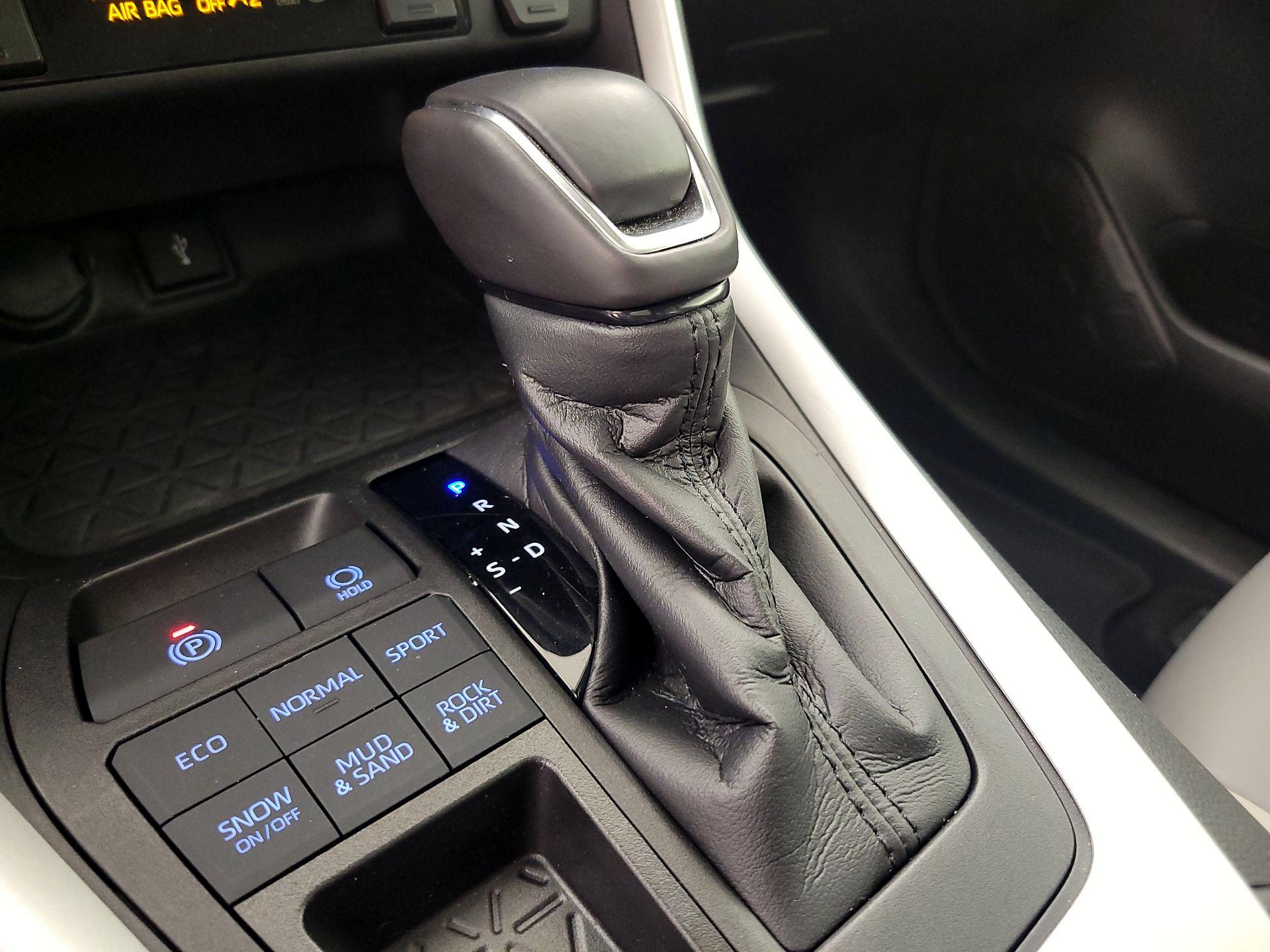 Thumbnail: 2021 Toyota RAV4 - 17