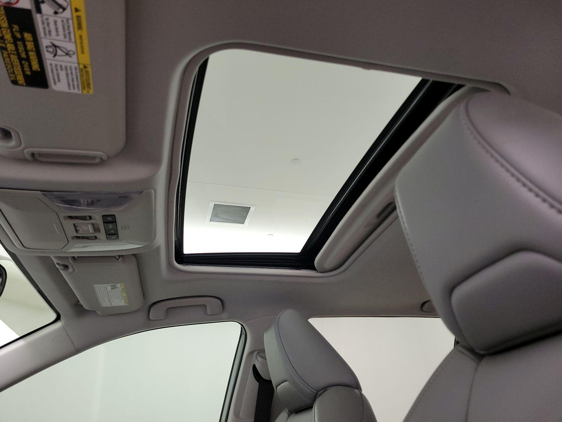 Thumbnail: 2021 Toyota RAV4 - 19
