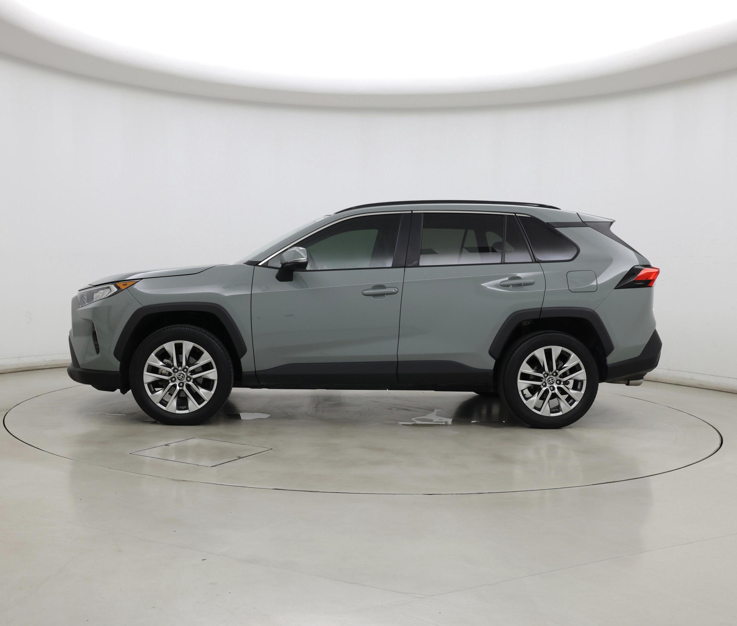 Thumbnail: 2021 Toyota RAV4 - 3