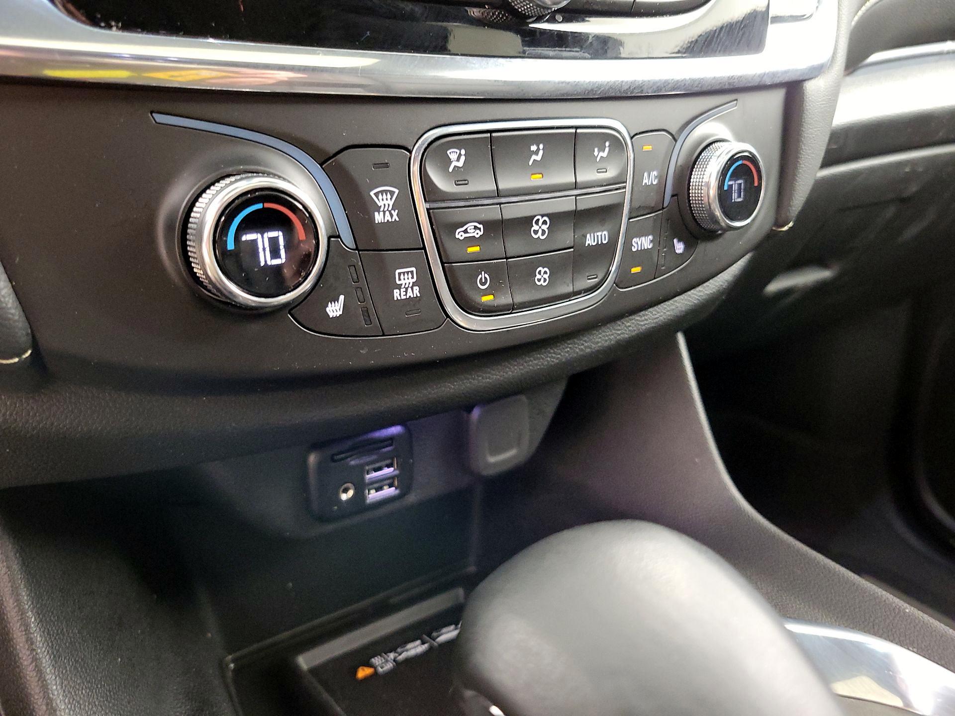 Thumbnail: 2023 Chevrolet Traverse - 17