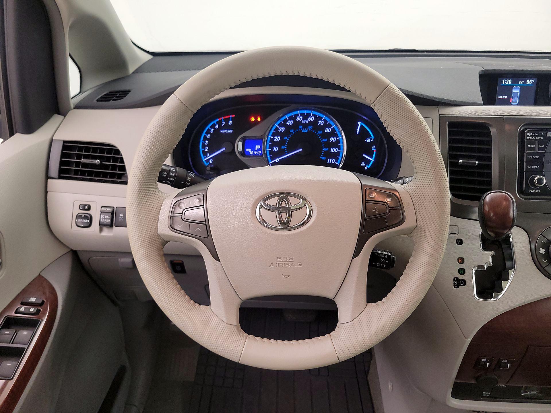 Thumbnail: 2013 Toyota Sienna - 10