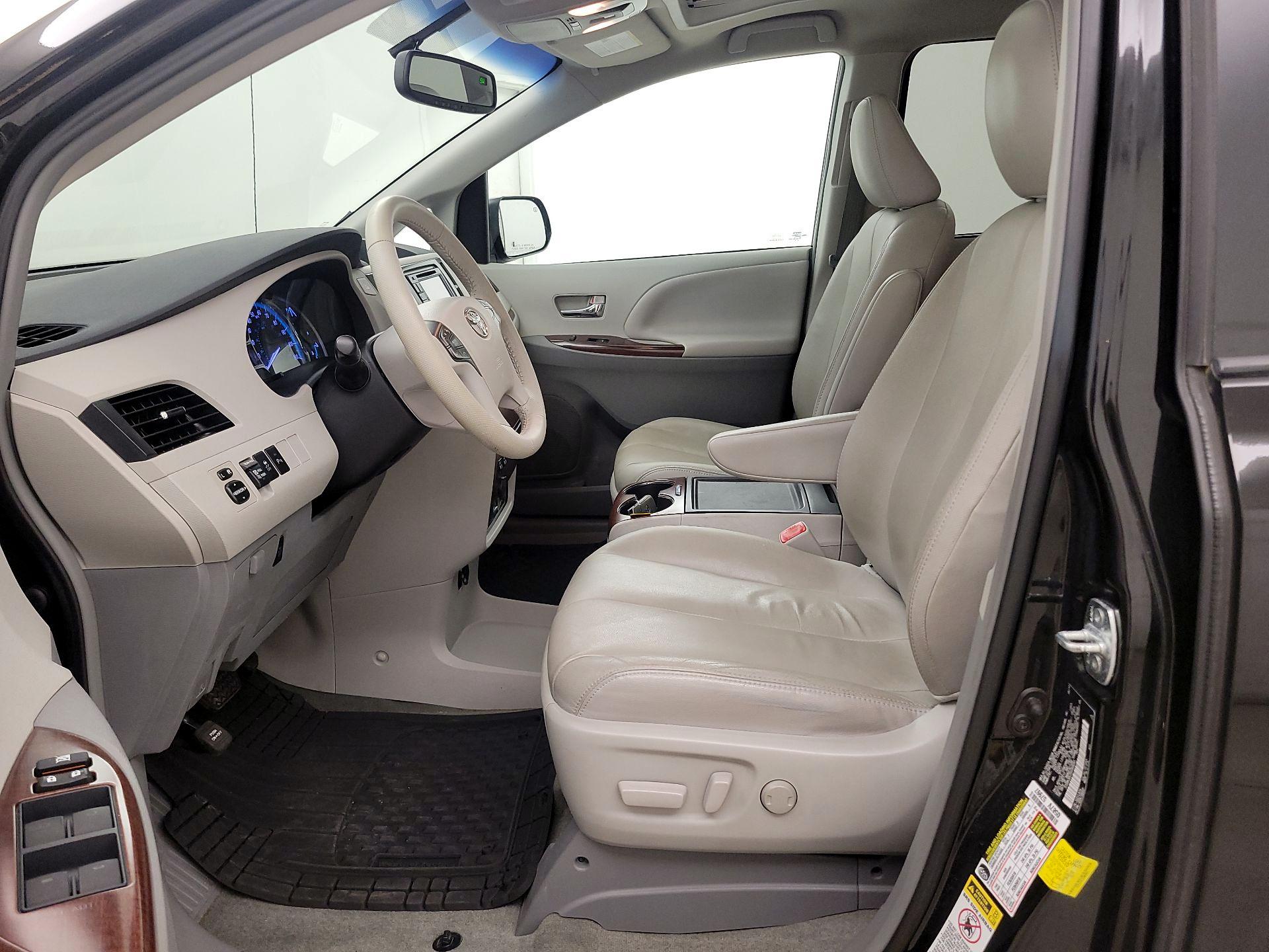 Thumbnail: 2013 Toyota Sienna - 11