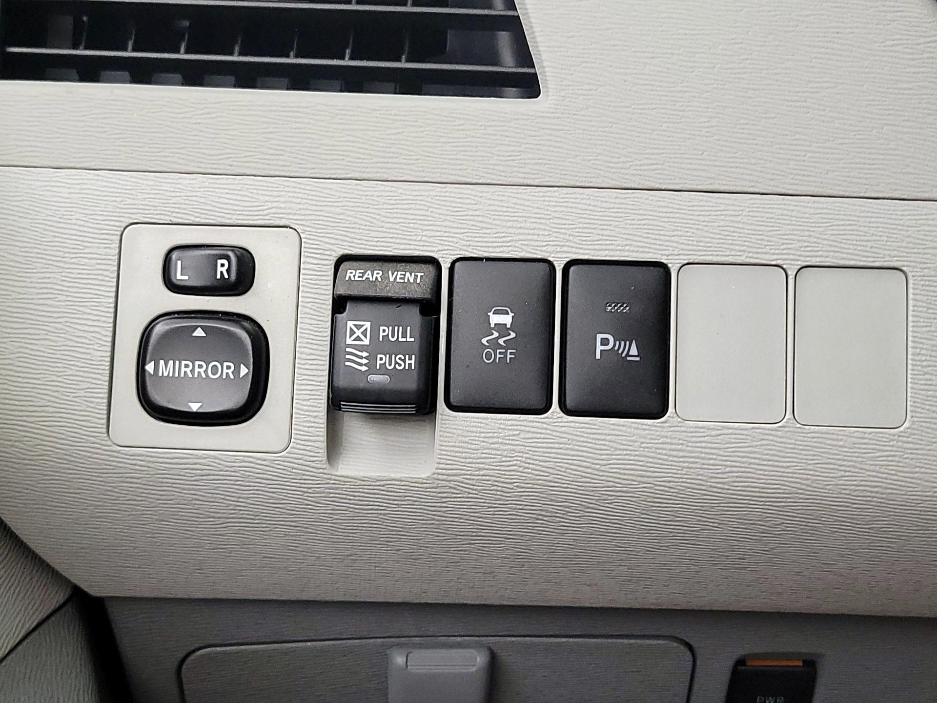 Thumbnail: 2013 Toyota Sienna - 13