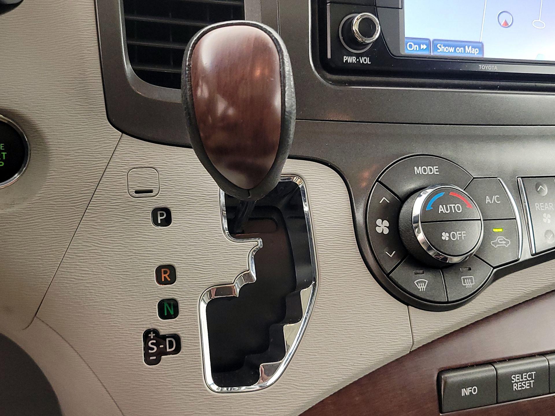 Thumbnail: 2013 Toyota Sienna - 18