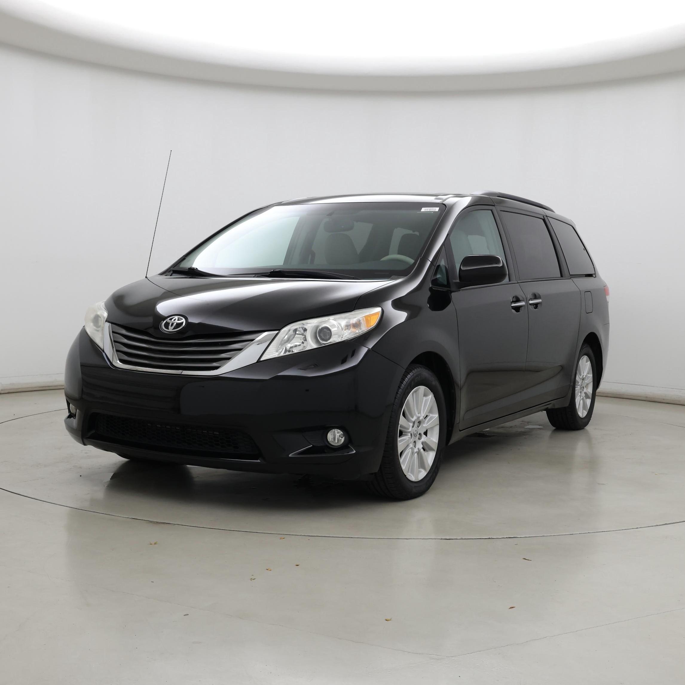 Thumbnail: 2013 Toyota Sienna - 4