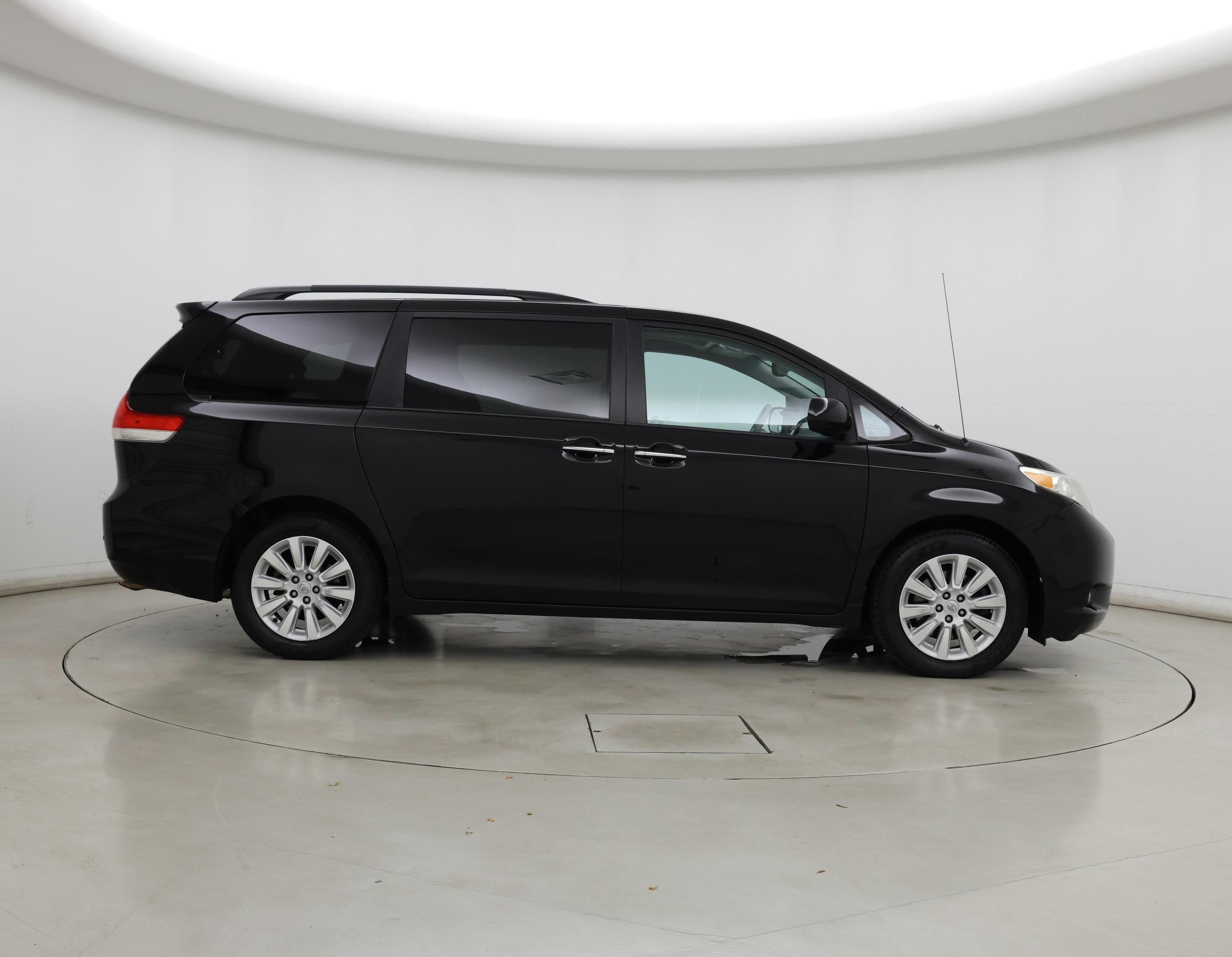 Thumbnail: 2013 Toyota Sienna - 7