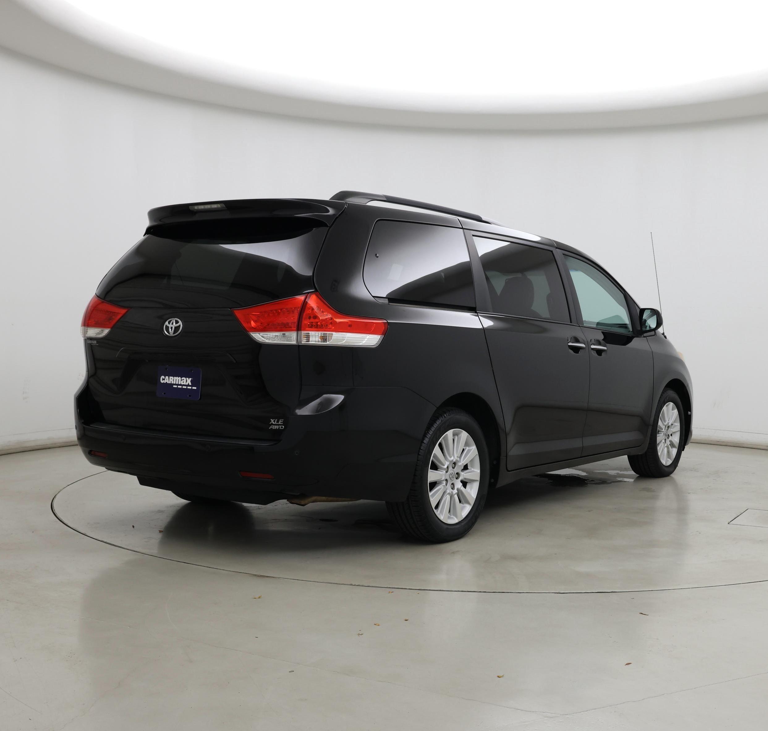 Thumbnail: 2013 Toyota Sienna - 8