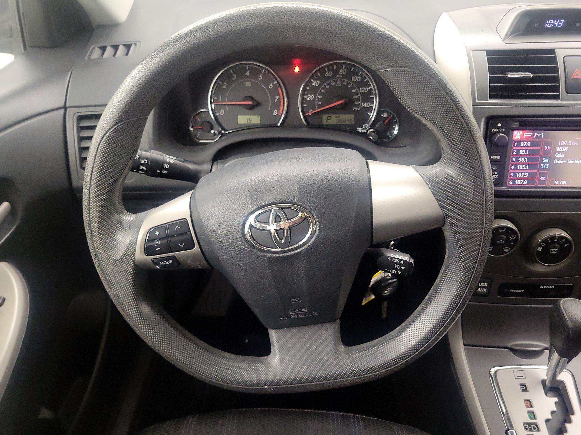 Thumbnail: 2013 Toyota Corolla - 10