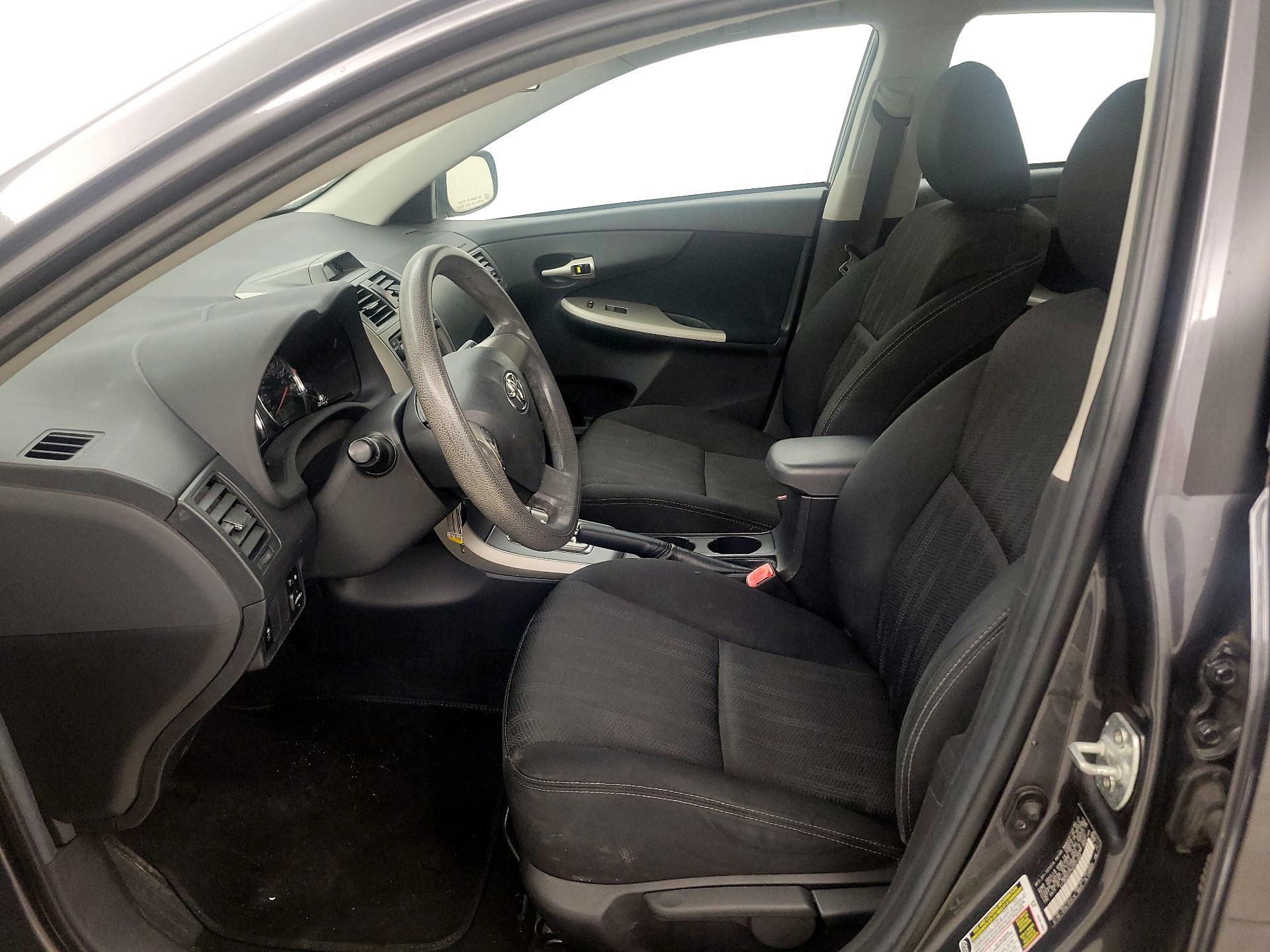 Thumbnail: 2013 Toyota Corolla - 11