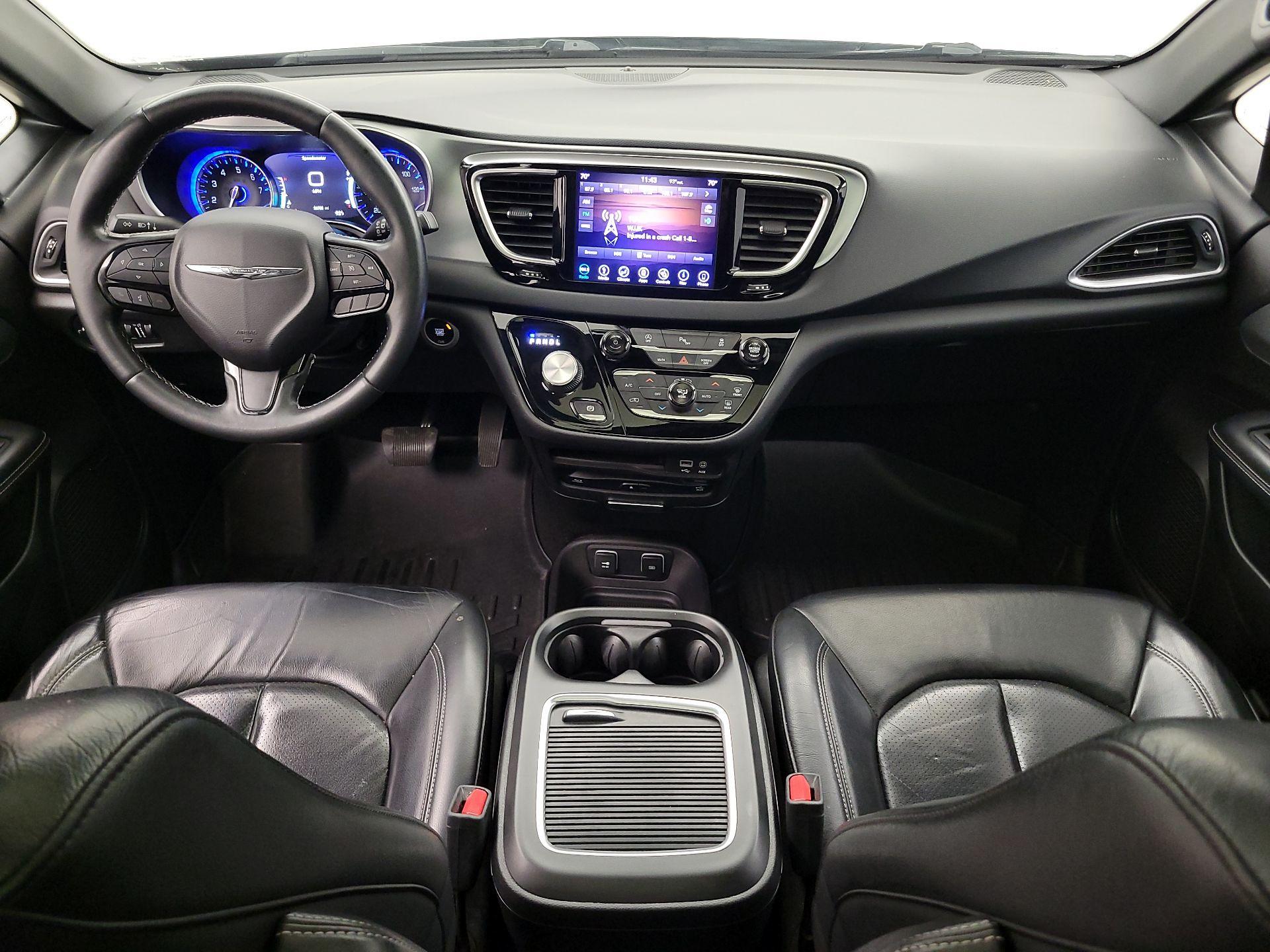 Thumbnail: 2018 Chrysler Pacifica - 9