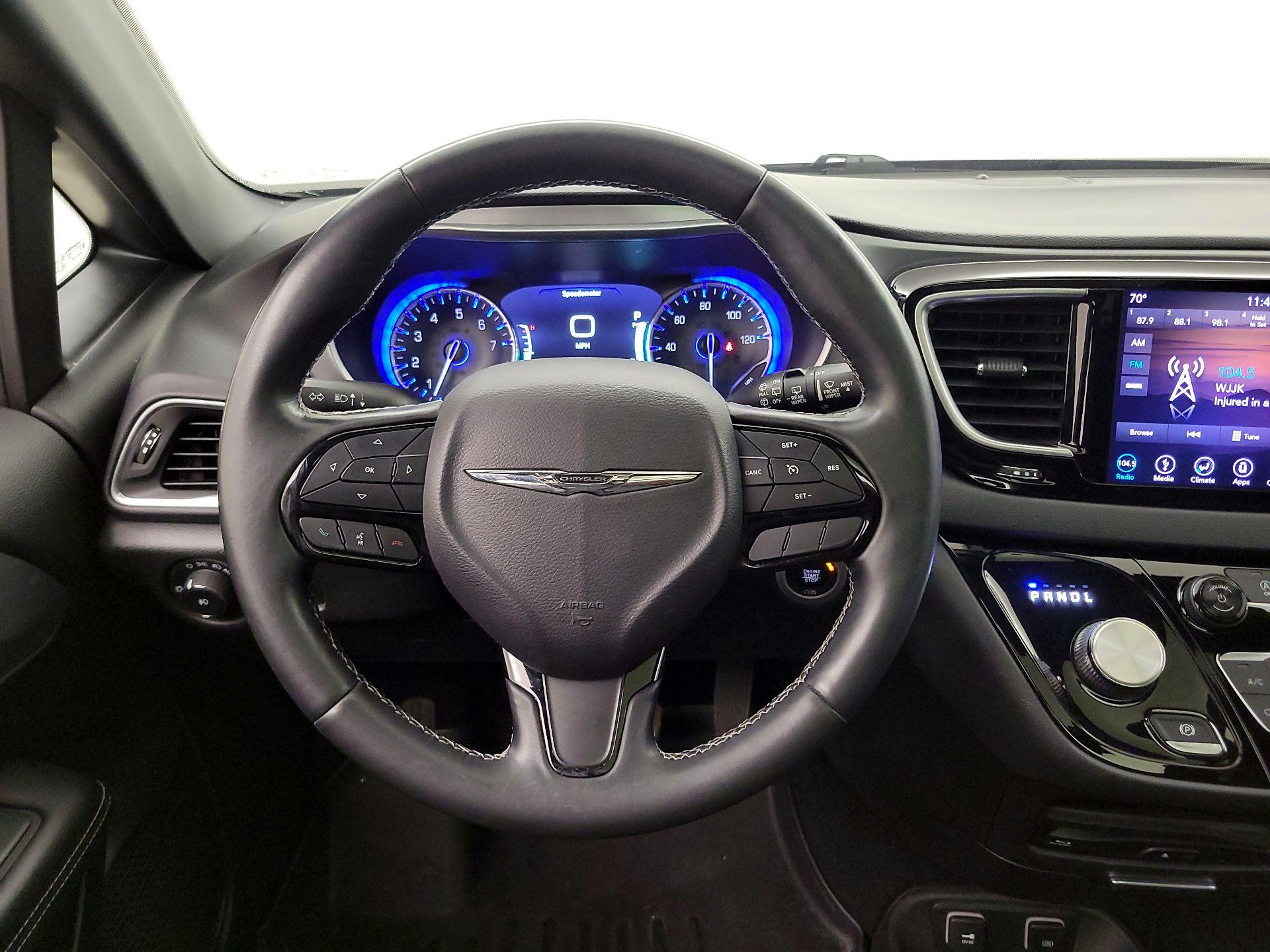 Thumbnail: 2018 Chrysler Pacifica - 10