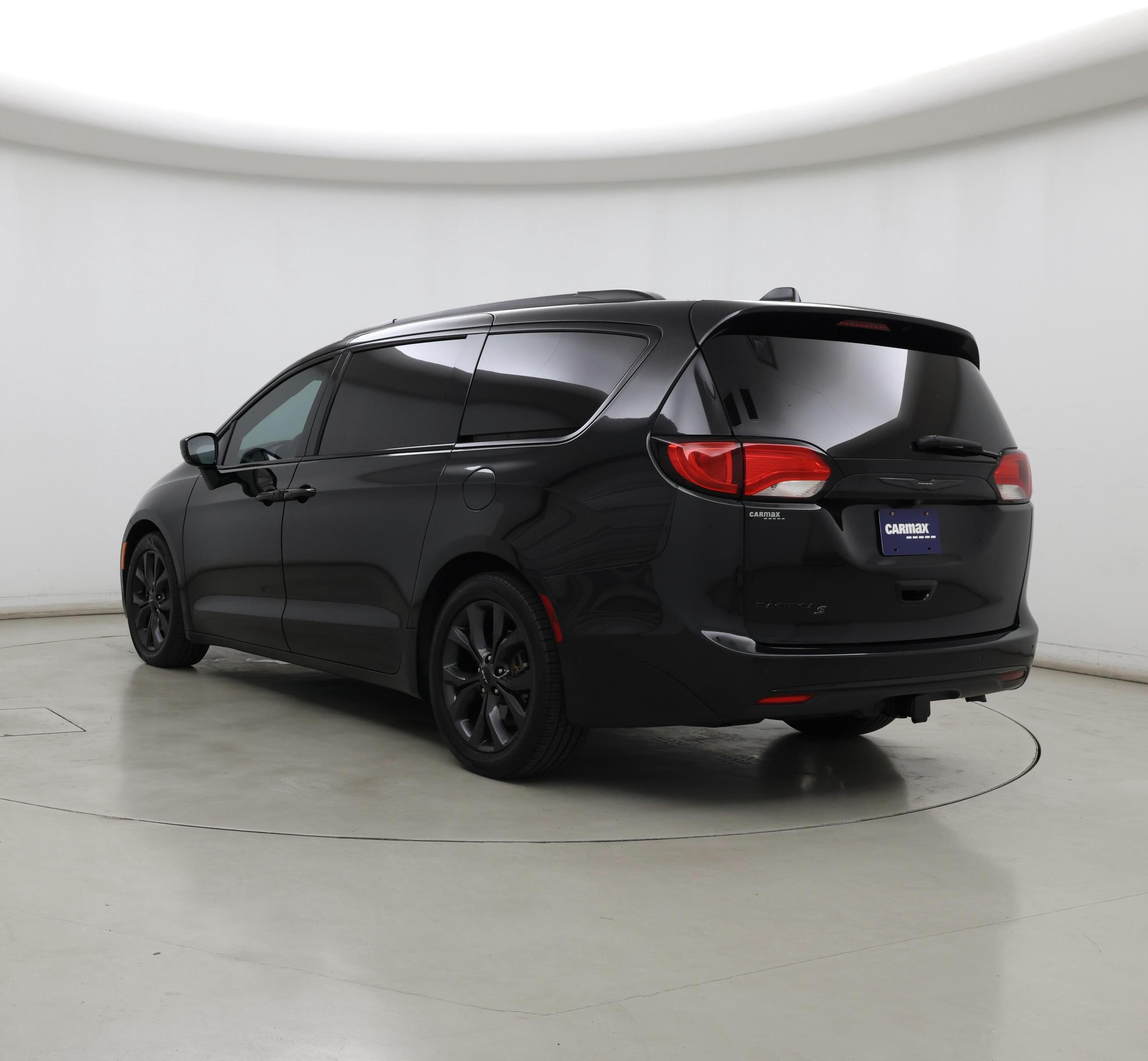 Thumbnail: 2018 Chrysler Pacifica - 2