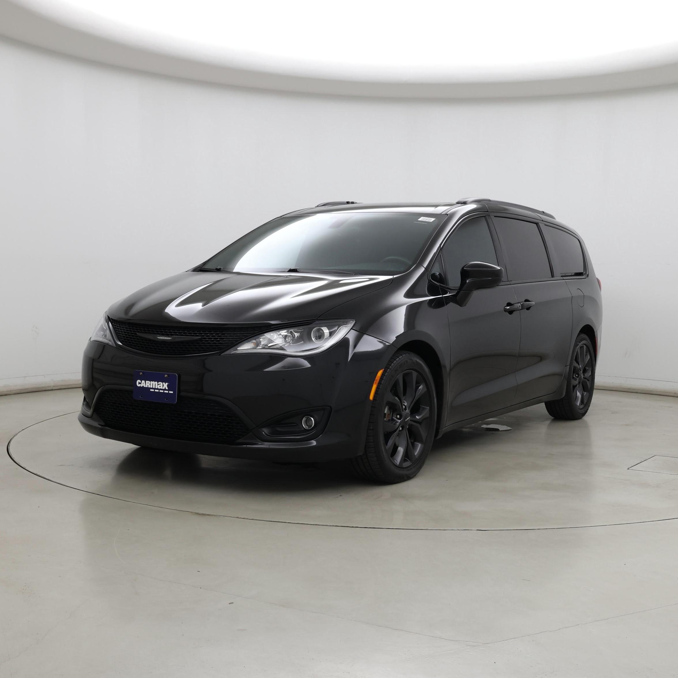 Thumbnail: 2018 Chrysler Pacifica - 4