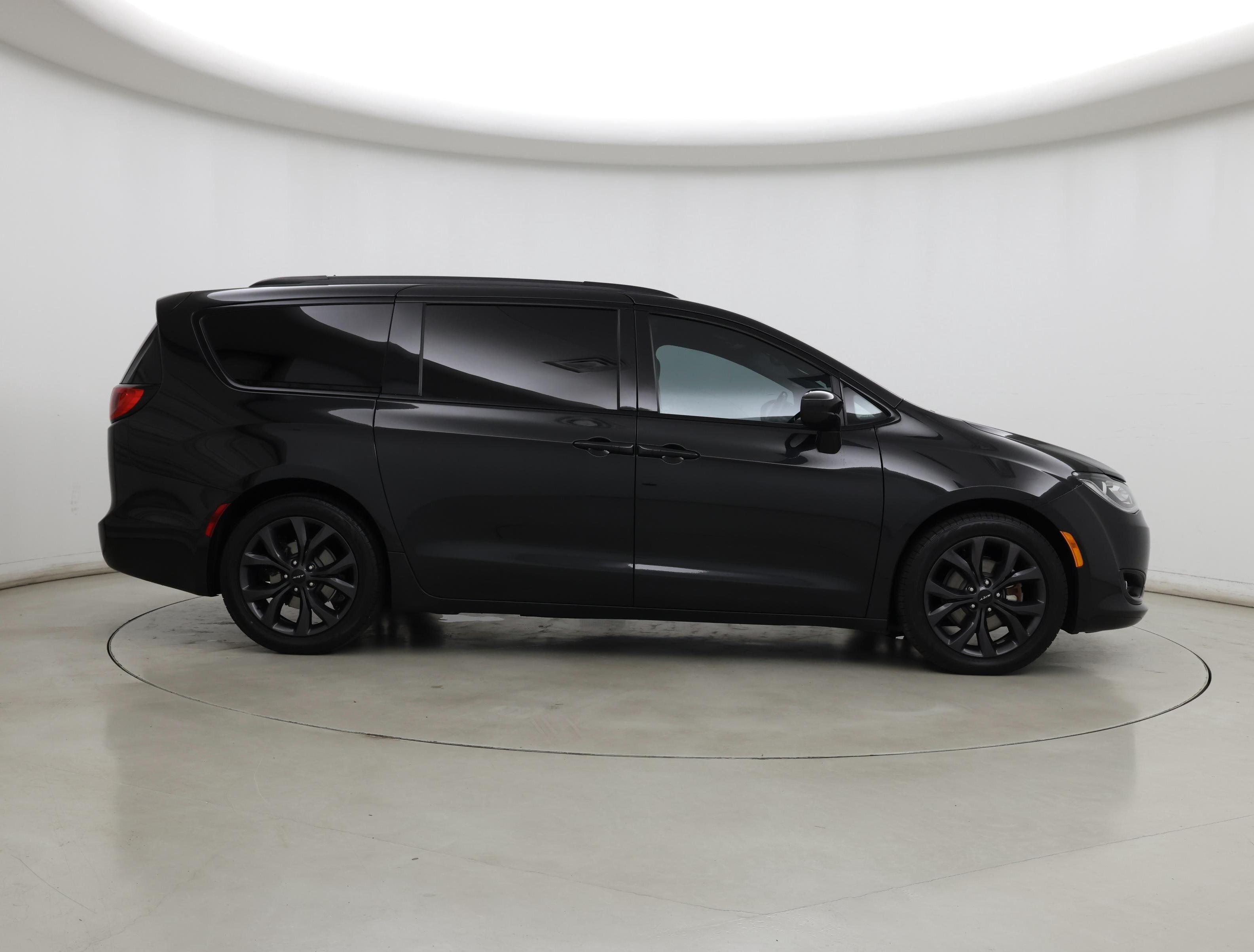 Thumbnail: 2018 Chrysler Pacifica - 7