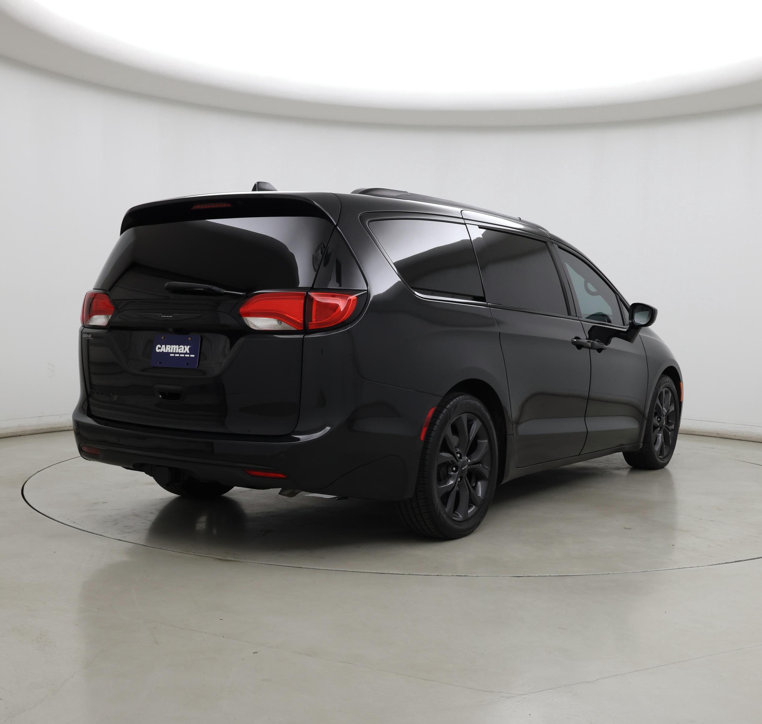 Thumbnail: 2018 Chrysler Pacifica - 8