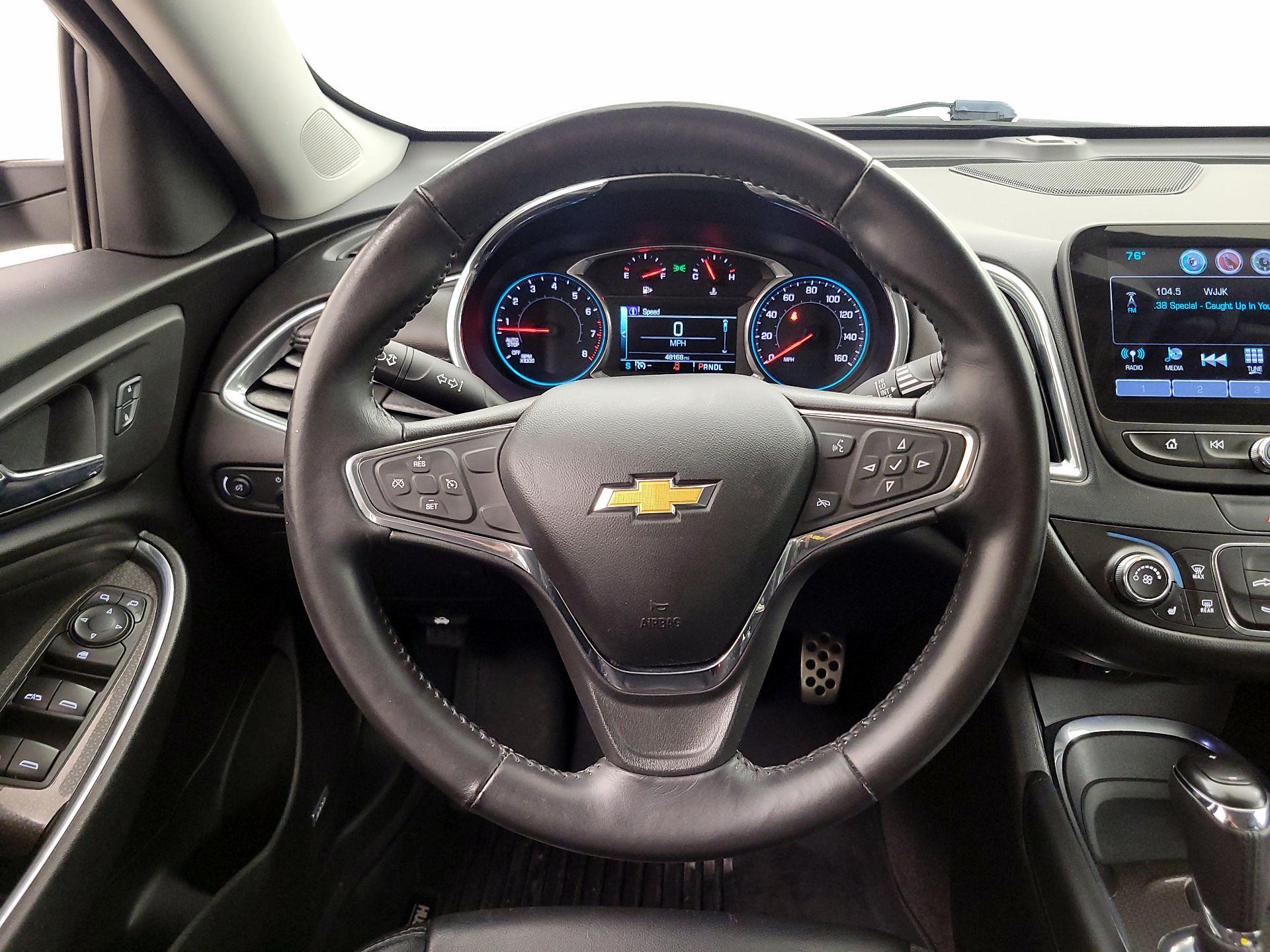 Thumbnail: 2017 Chevrolet Malibu - 10